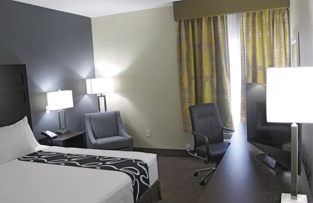 Bedroom, Bed in La Quinta by Wyndham Karnes City - Kenedy