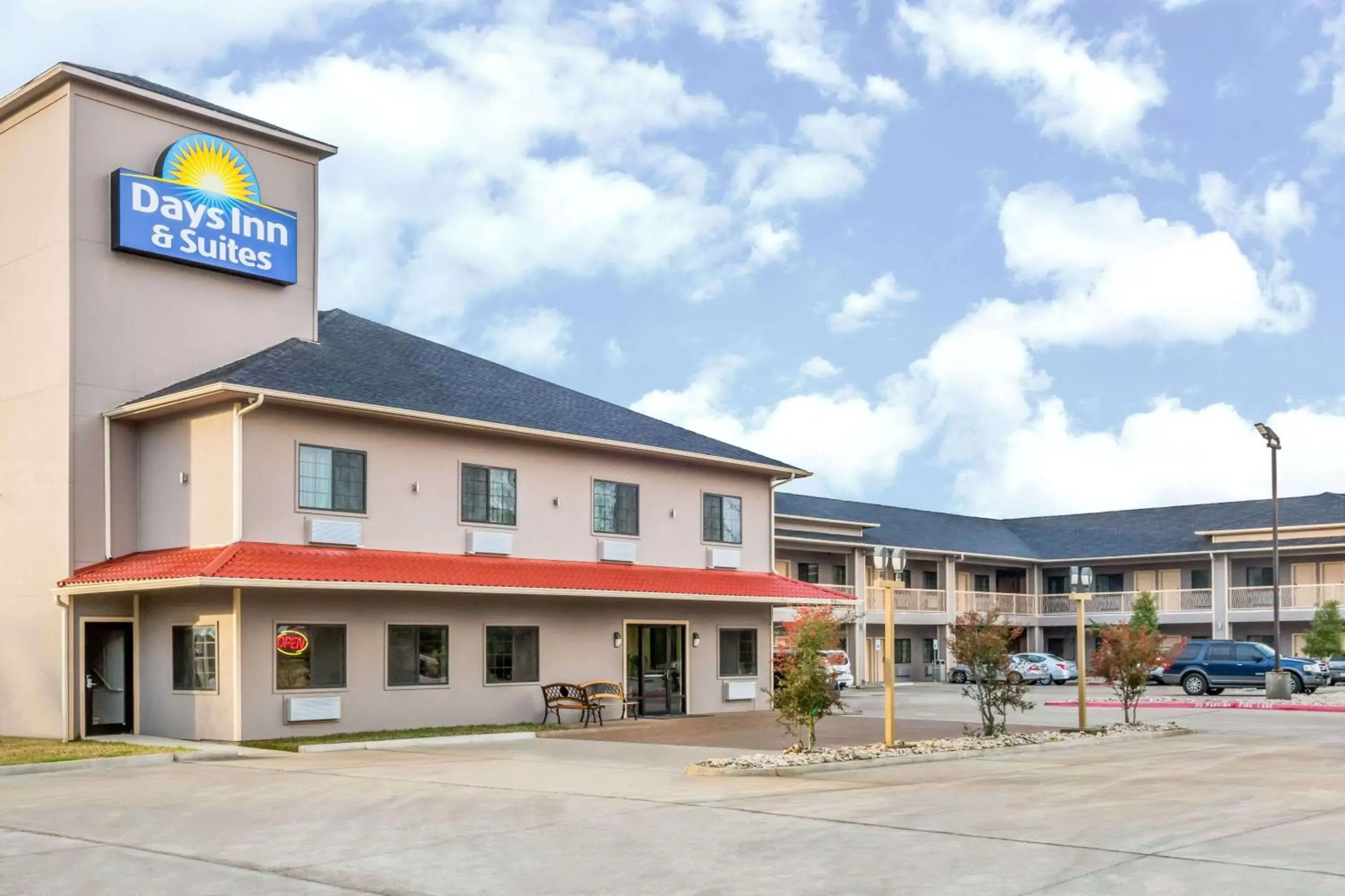 Property Building in Days Inn & Suites by Wyndham Madisonville