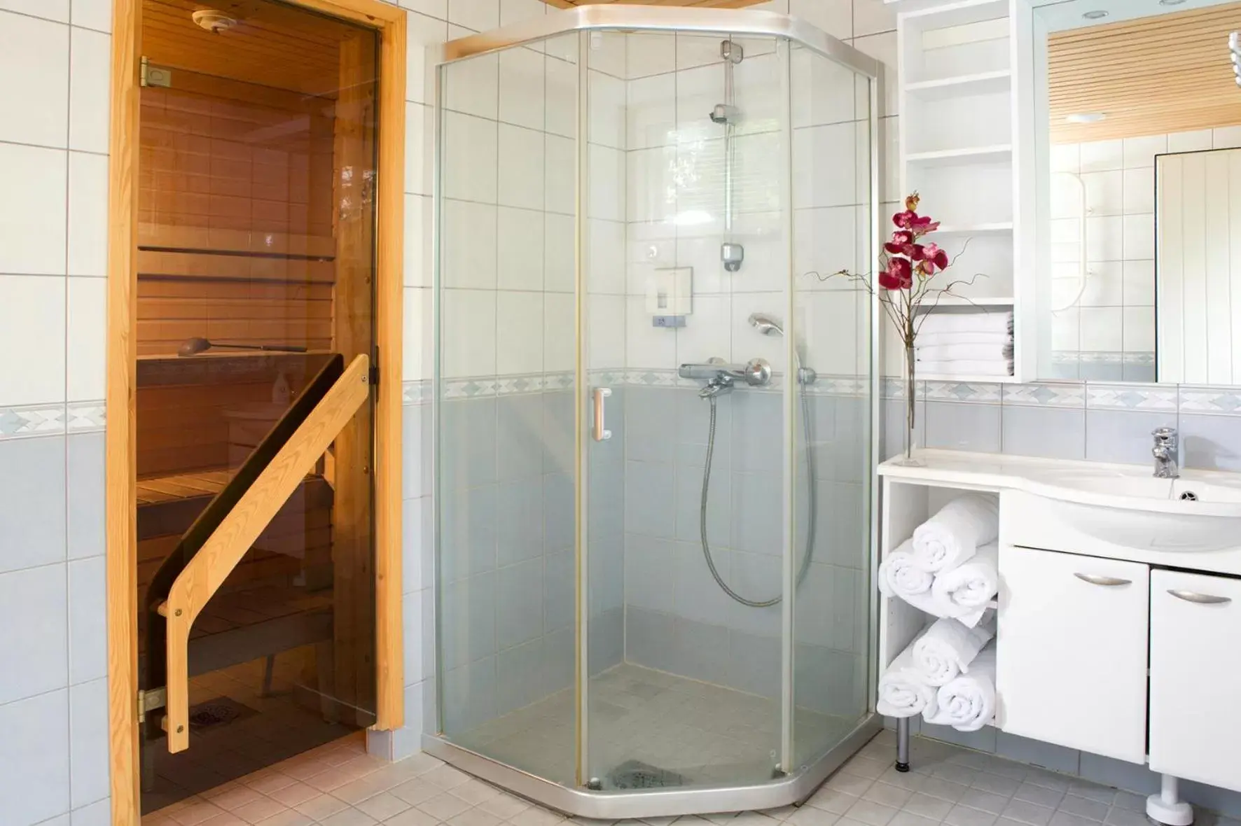 Shower, Bathroom in Spa Hotel Rauhalahti