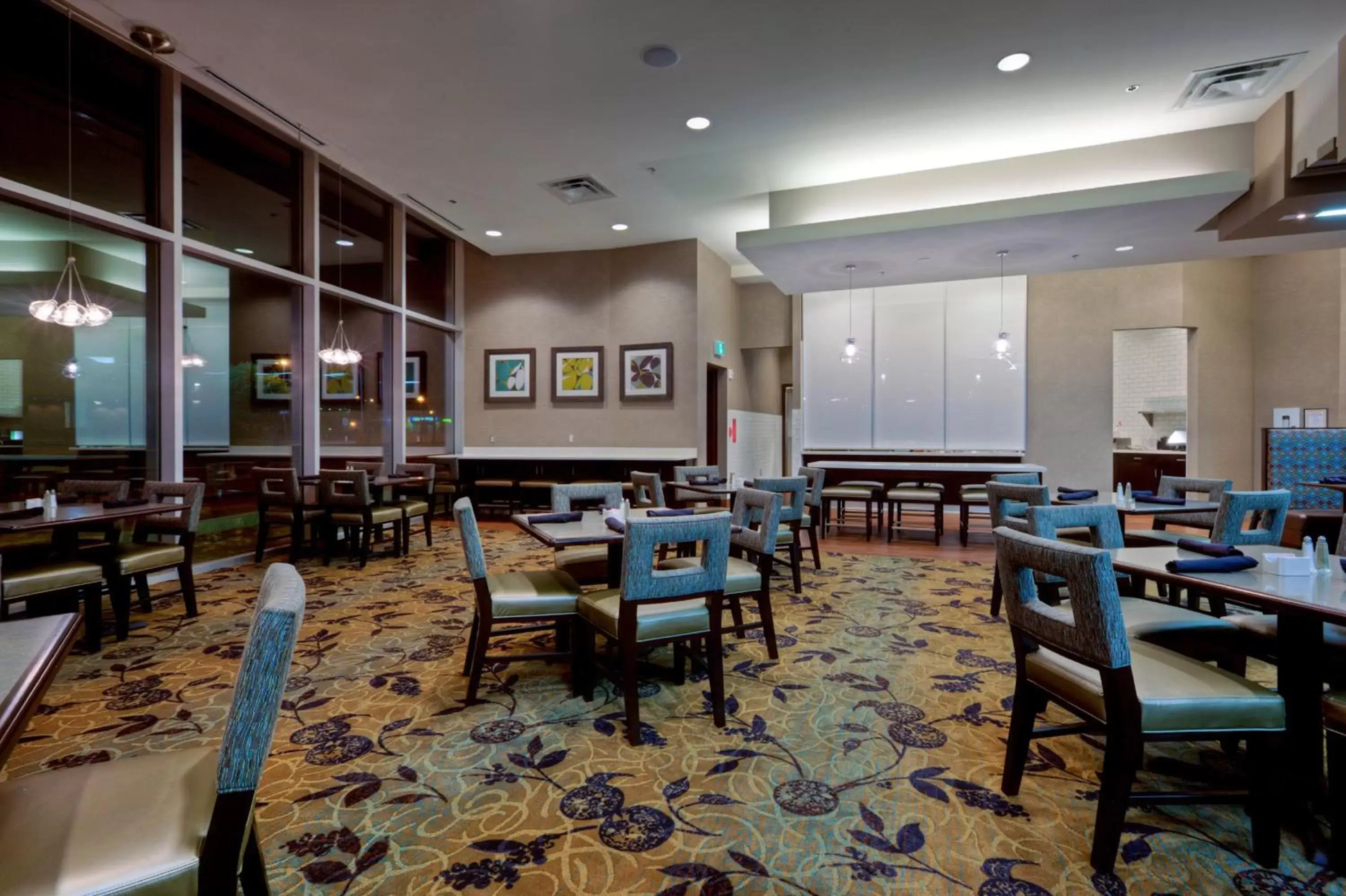 Restaurant/Places to Eat in Holiday Inn Saskatoon Downtown, an IHG Hotel