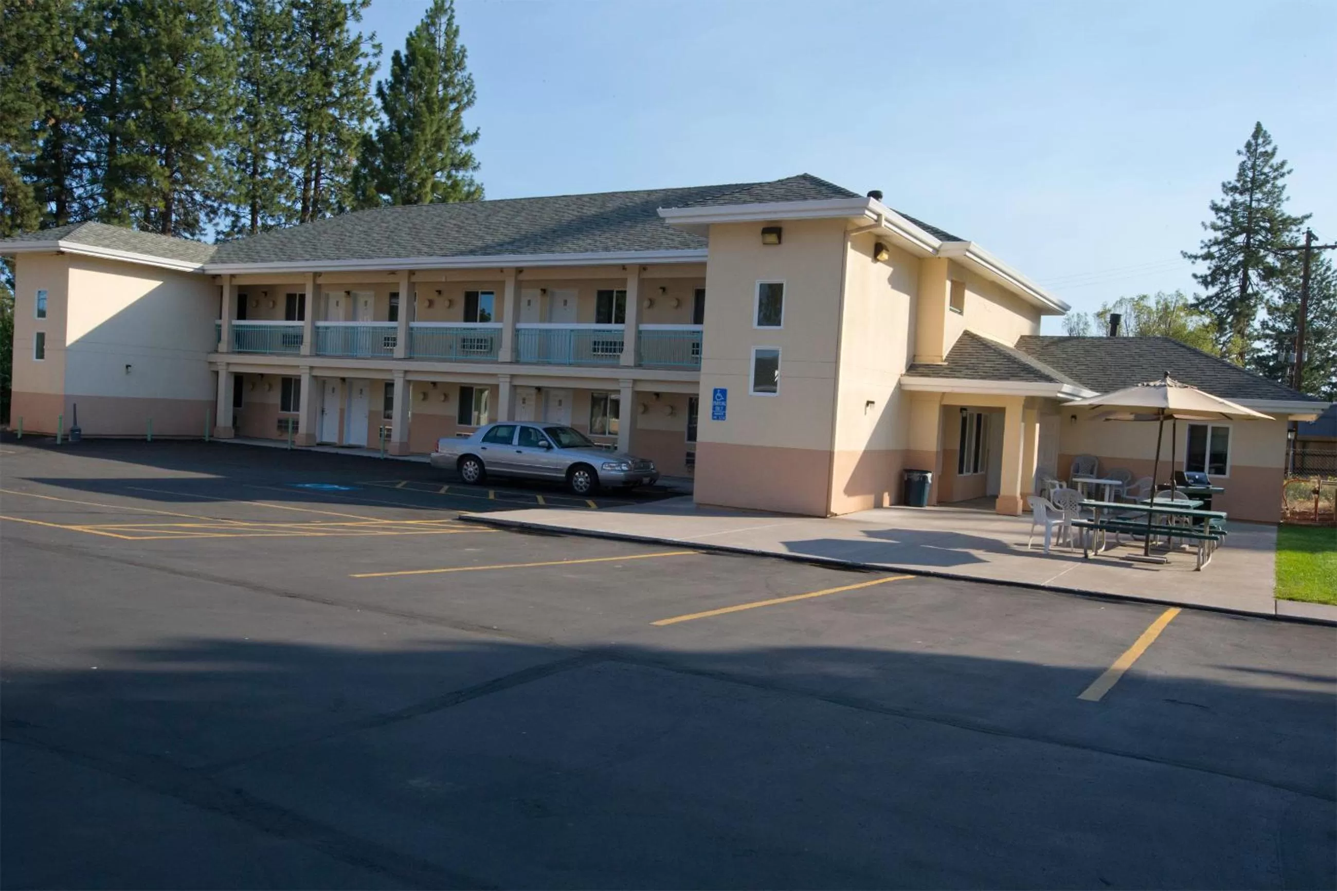 Day in Shasta Pines Motel & Suites