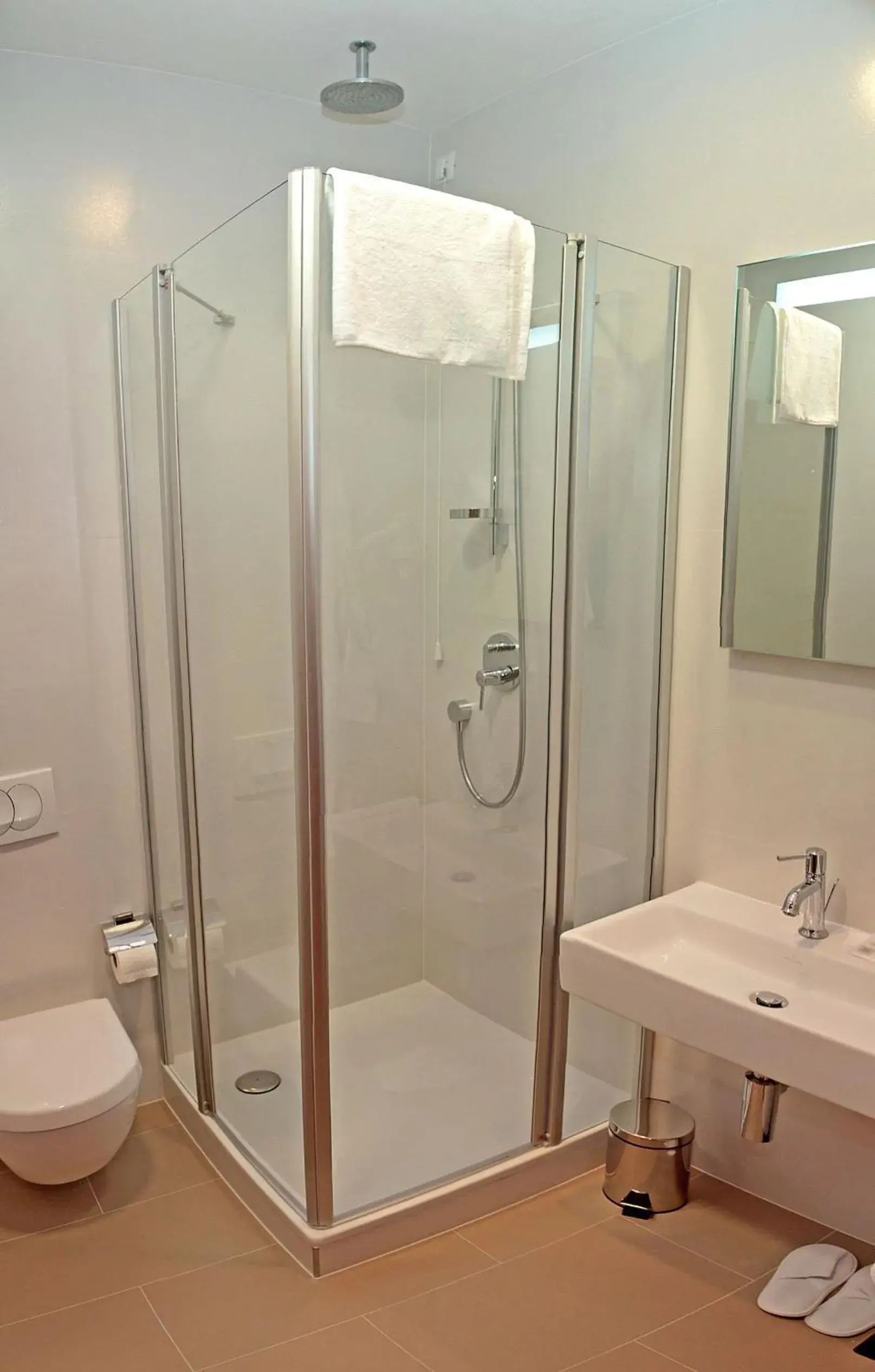 Shower, Bathroom in Hotel Monika