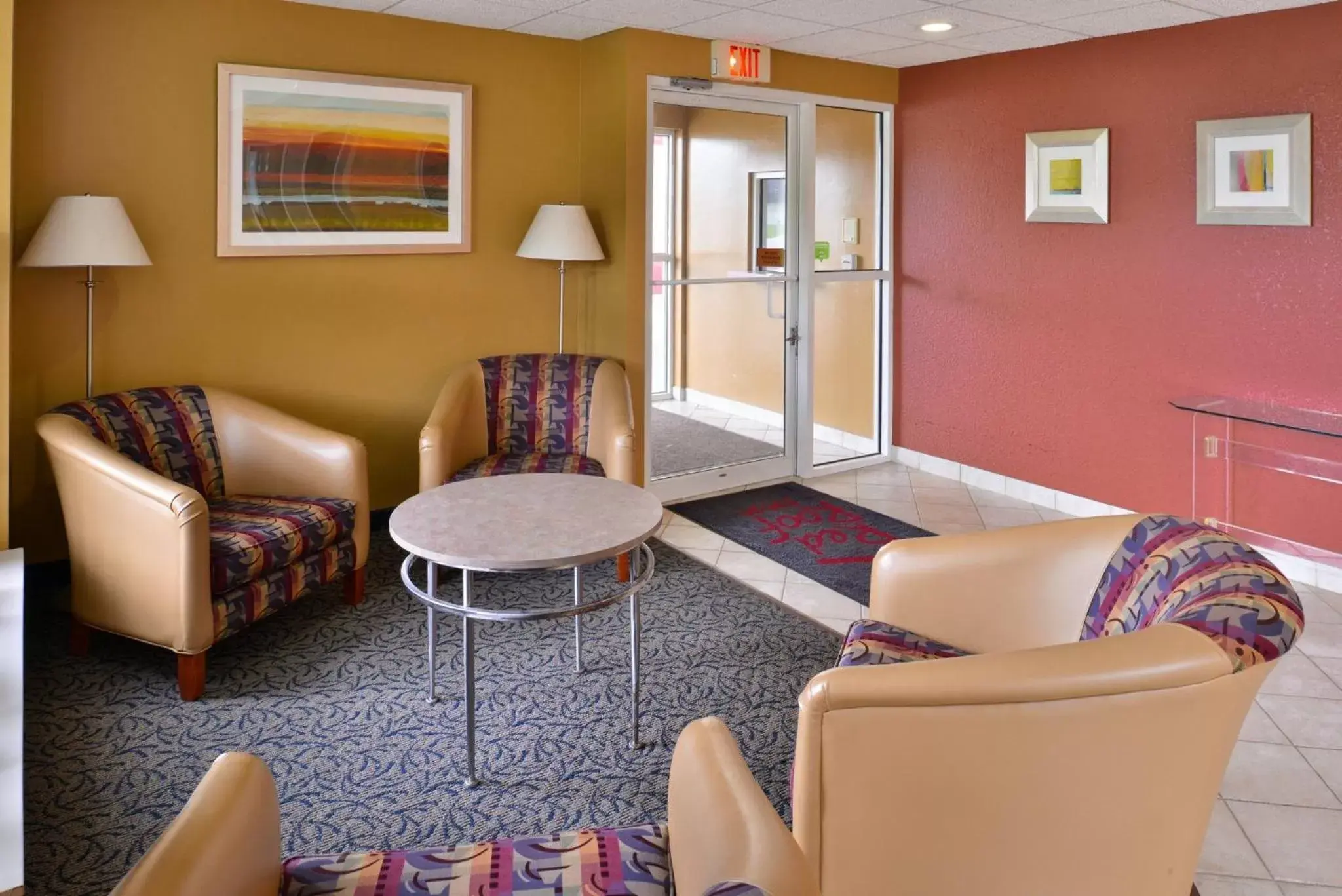 Lobby or reception, Seating Area in Red Roof Inn Sandusky - Milan