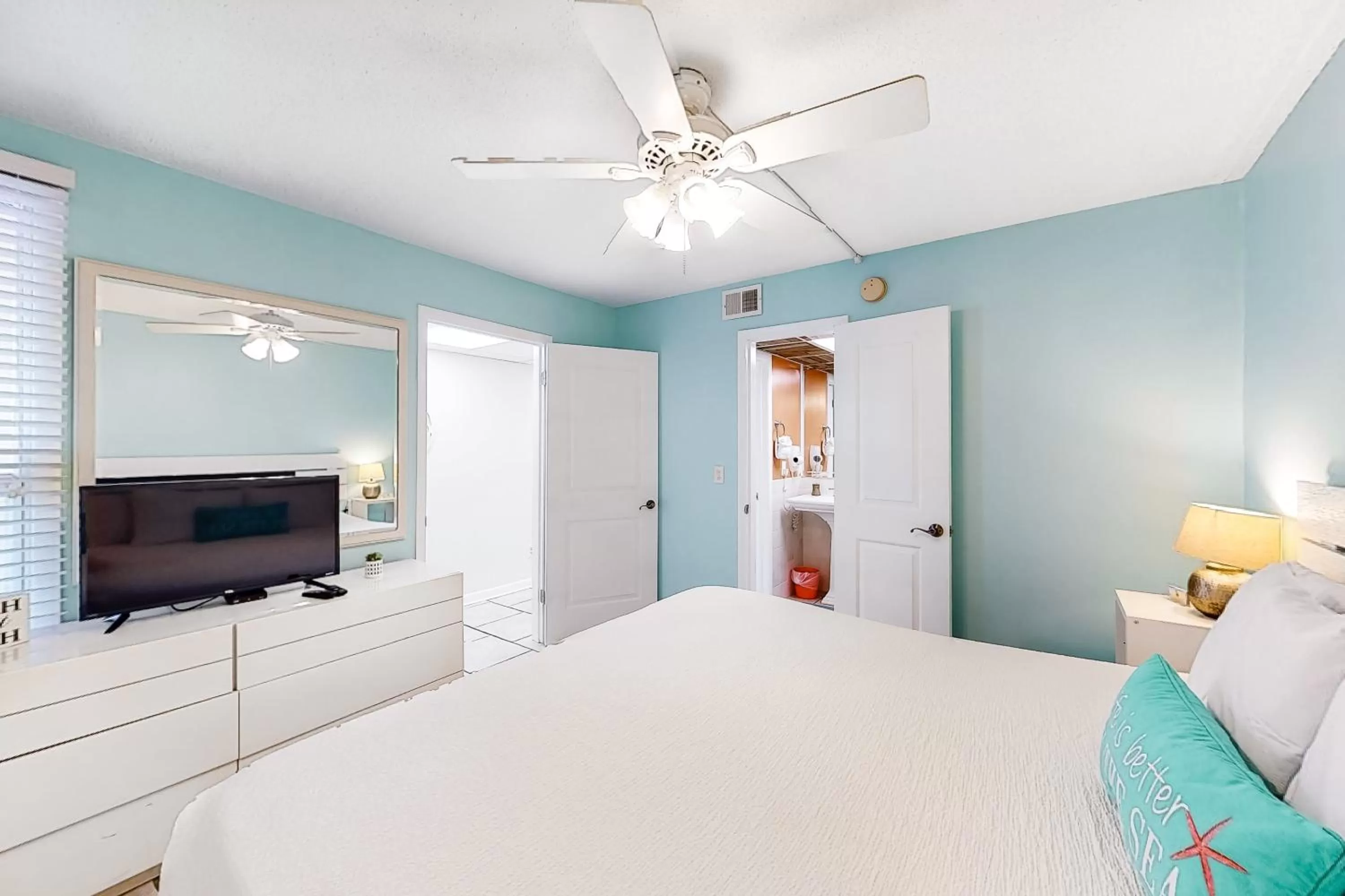 Bed in Gulf Gate 208