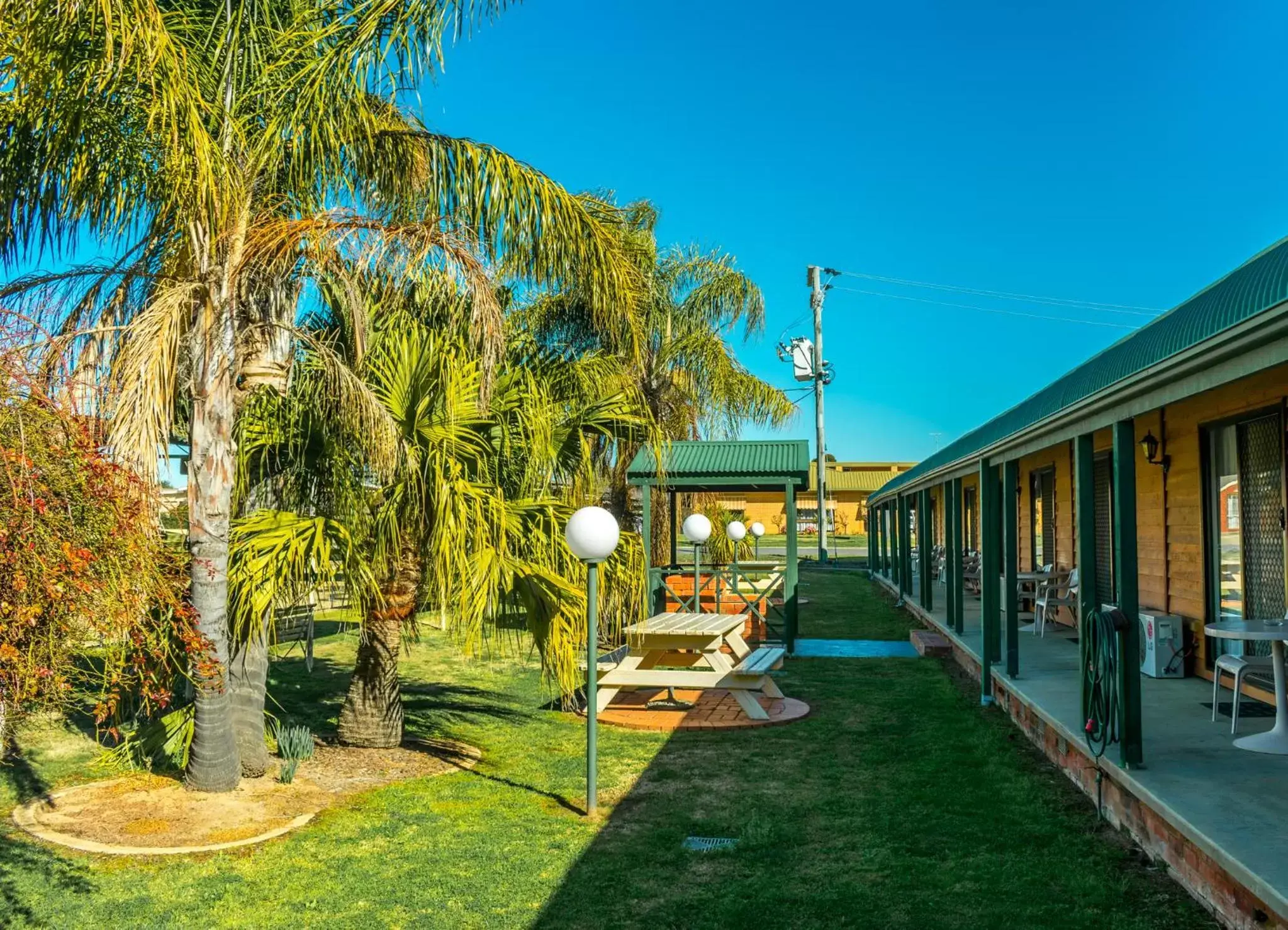 Property building in Deniliquin Country Club Motor Inn