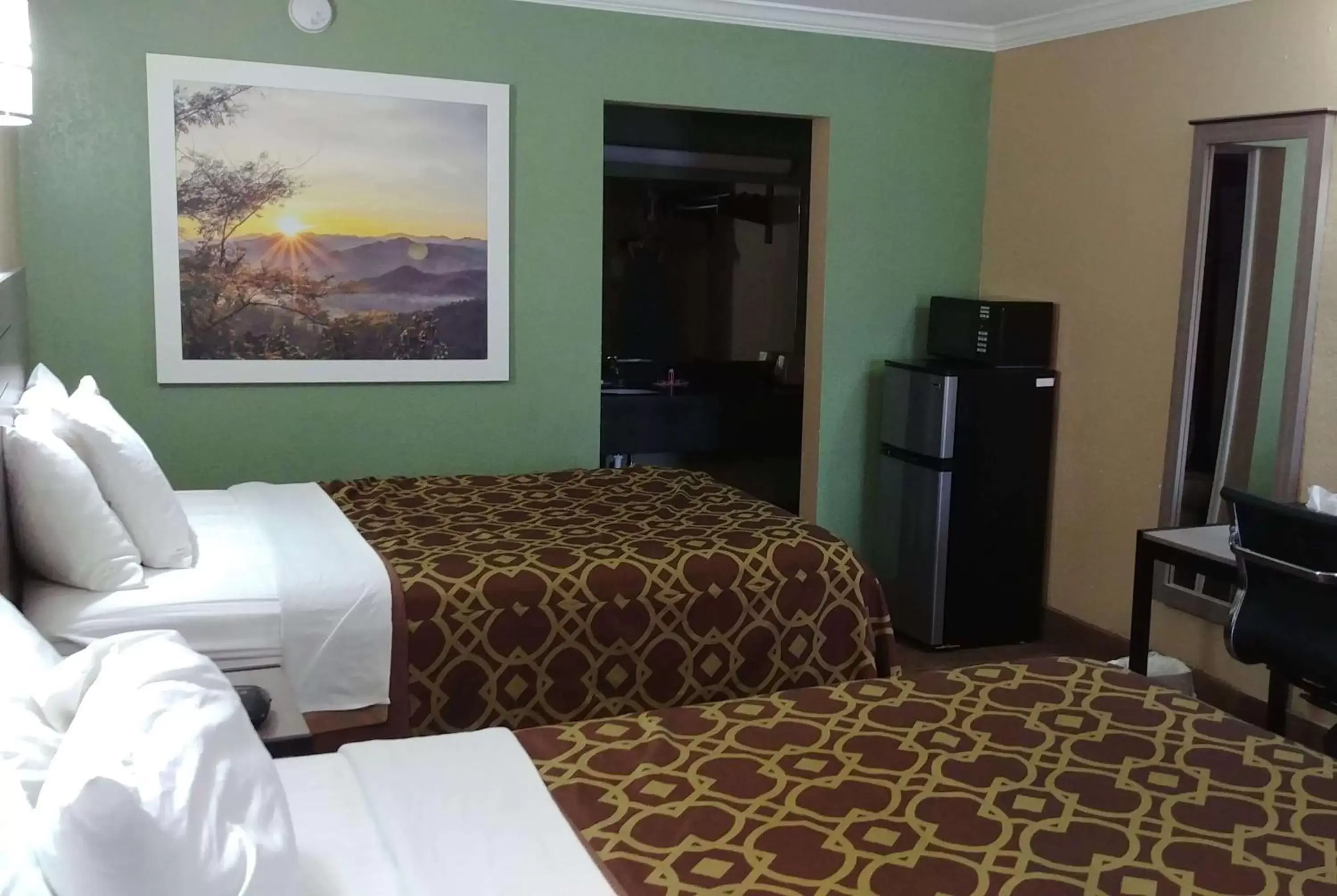 Photo of the whole room, Bed in Days Inn by Wyndham Houston East