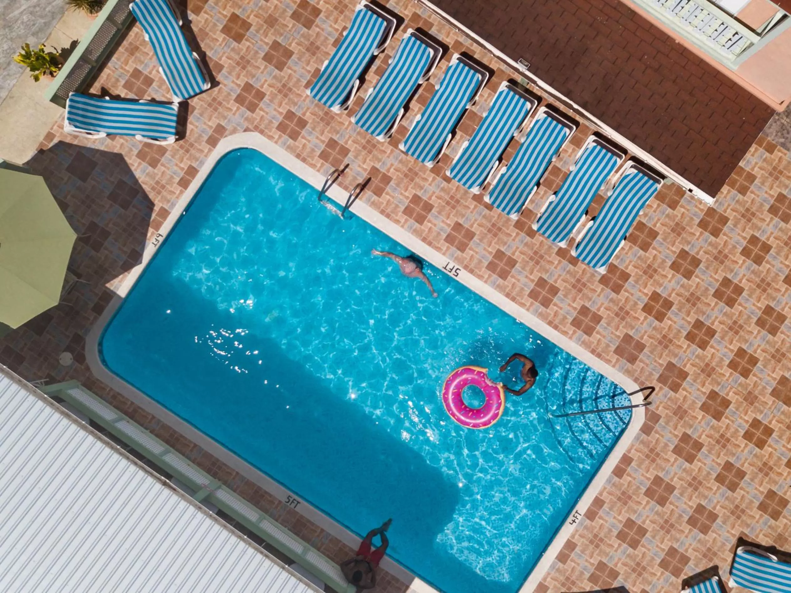 Swimming pool in Worthing Court Apartment Hotel