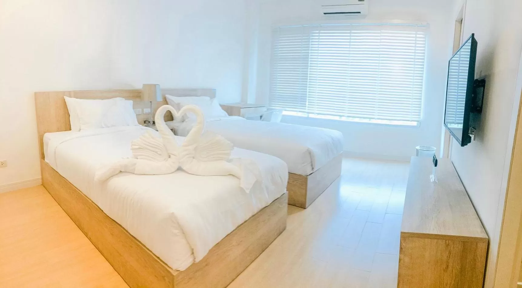 Bed in The White Garden Premier Saraburi