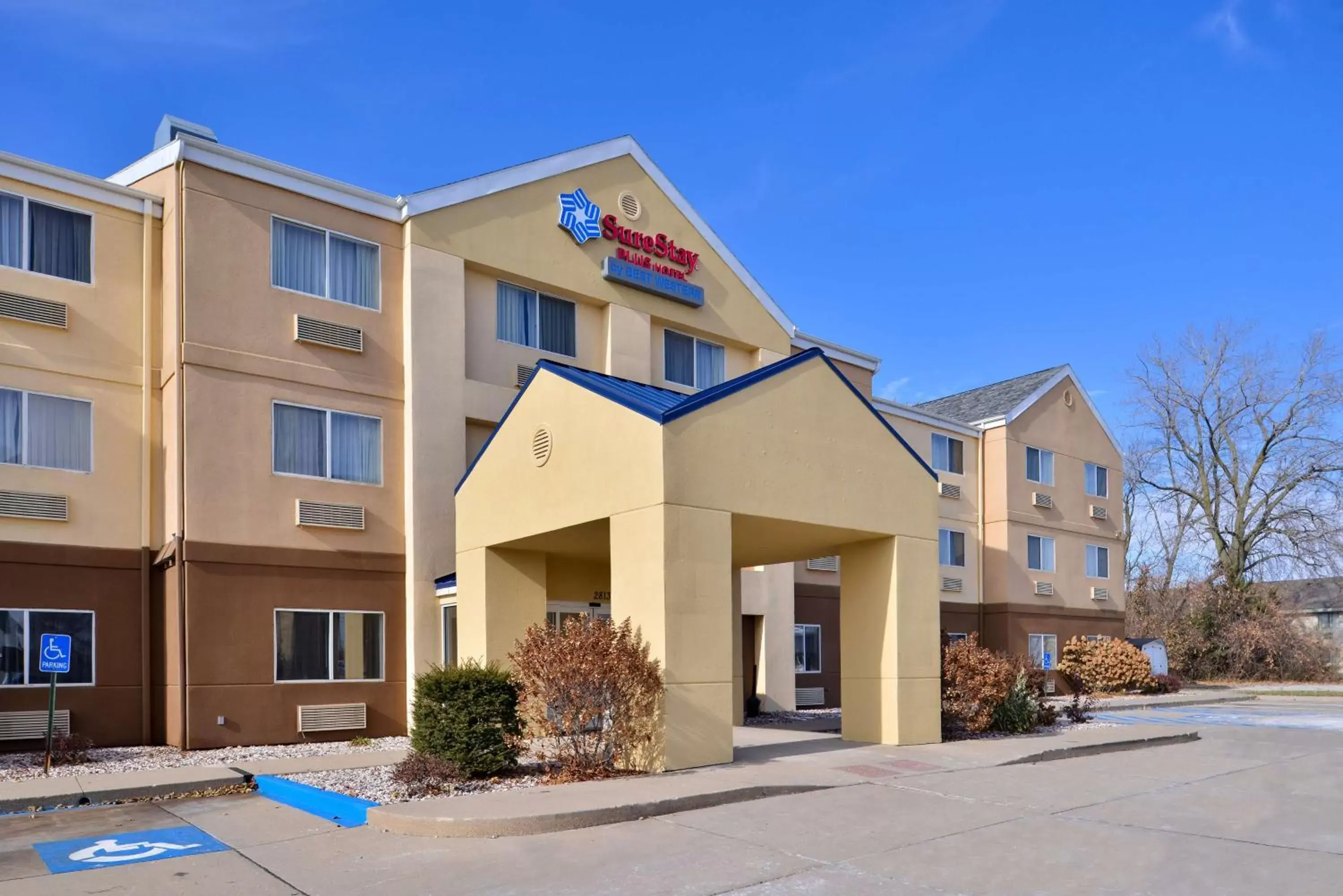 Property Building in SureStay Plus Hotel by Best Western Ottumwa