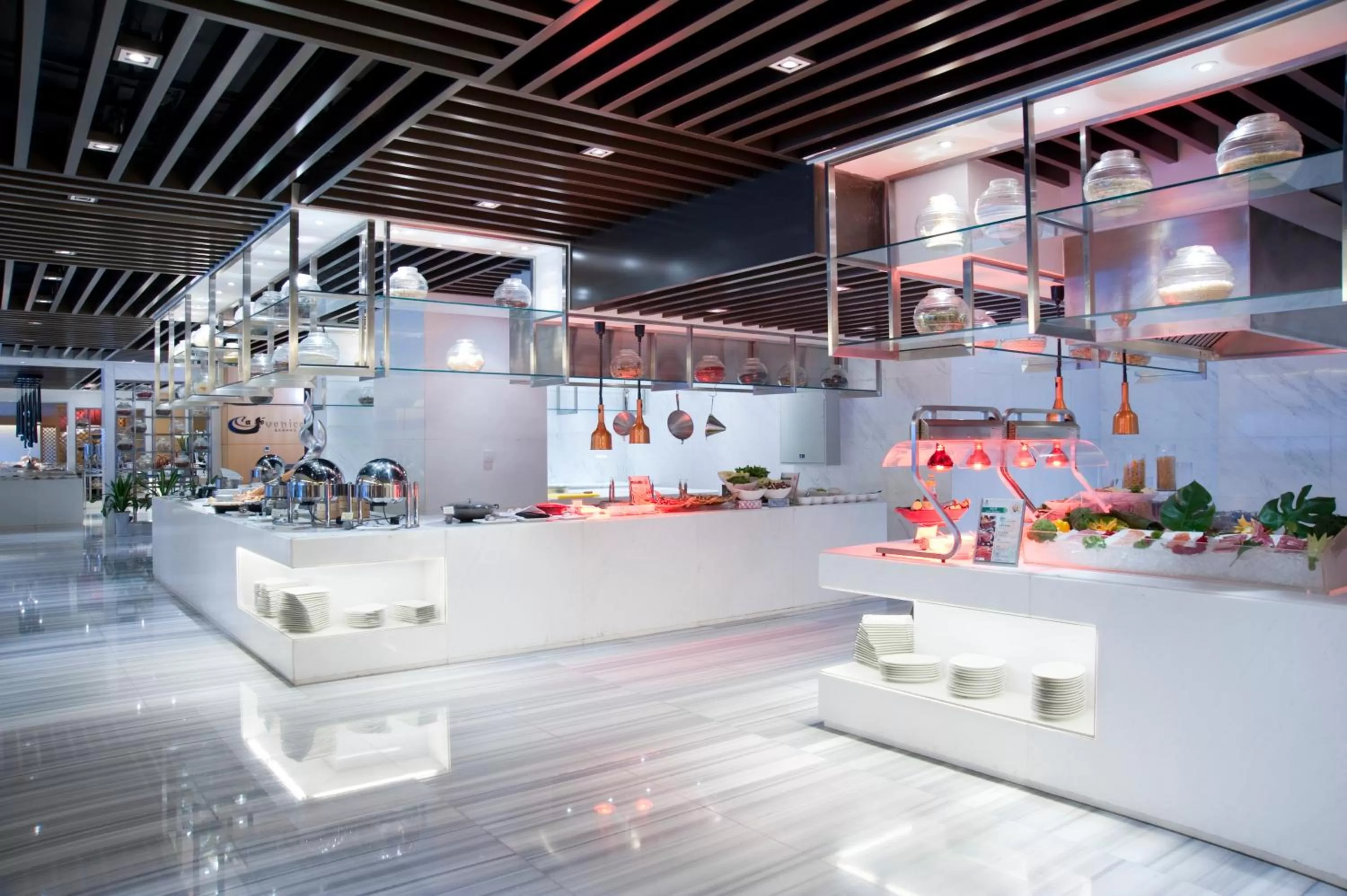 Restaurant/places to eat in Holiday Inn Tianjin Riverside by IHG