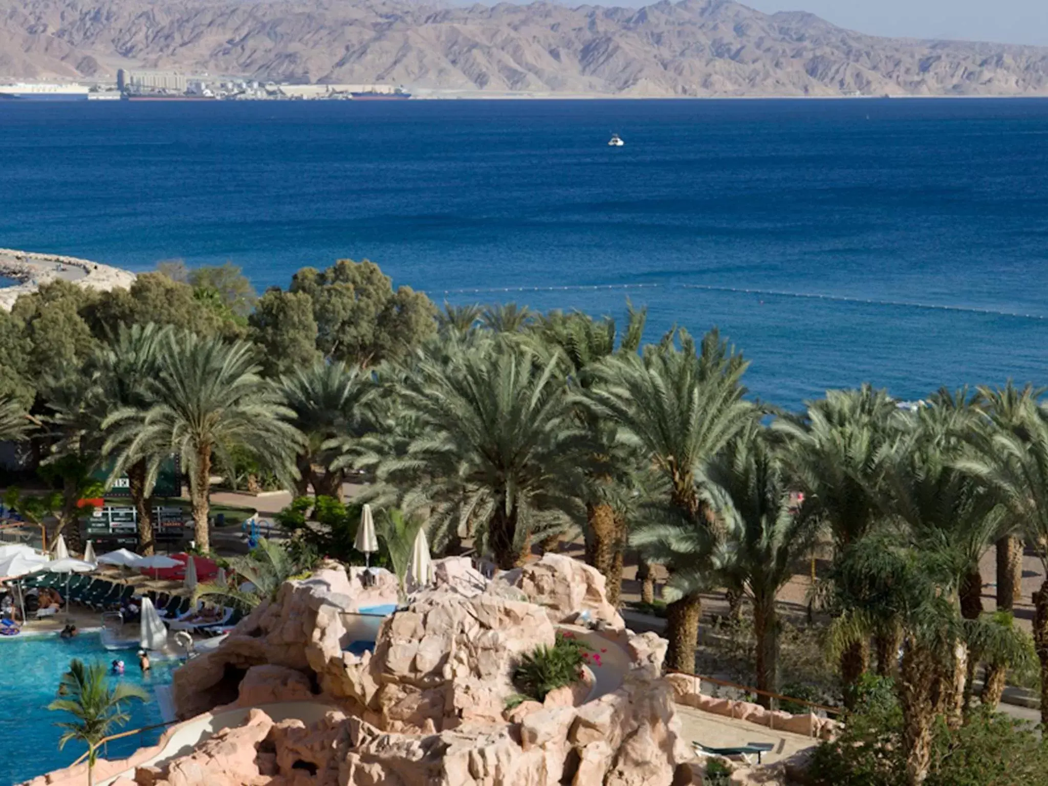 Area and facilities, Sea View in Dan Eilat Hotel