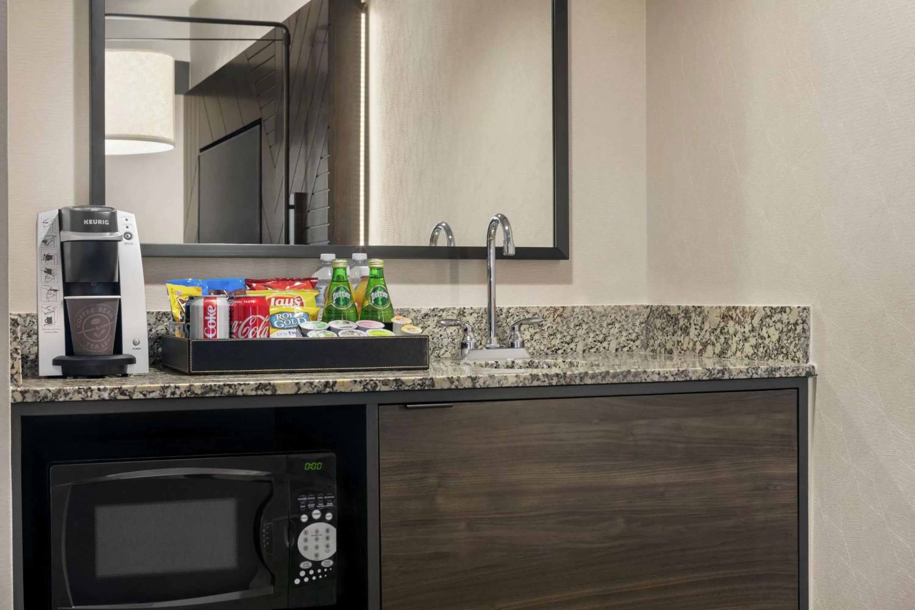 Bedroom in Embassy Suites by Hilton Los Angeles Downey