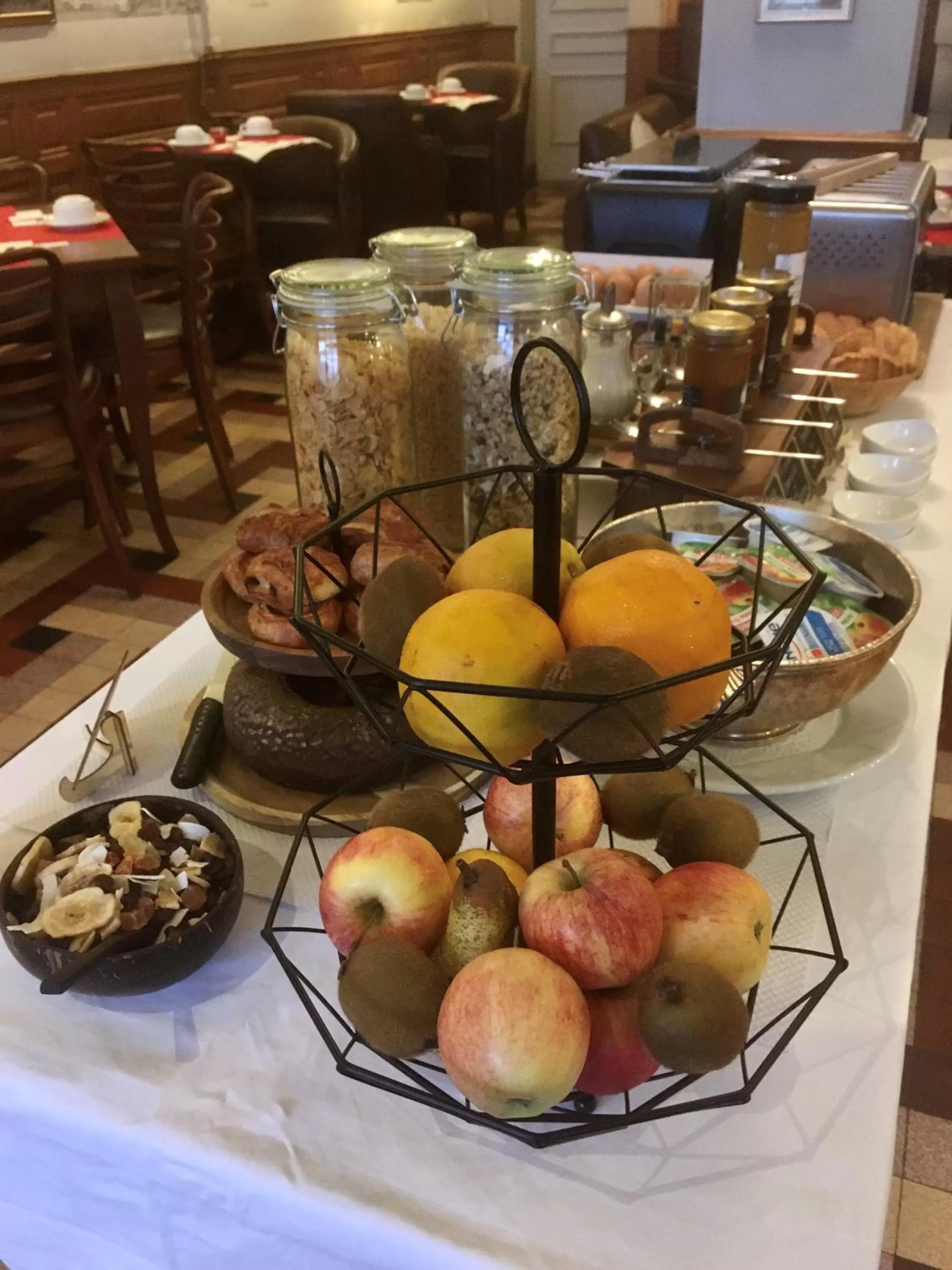 Food and drinks in Logis Hotel De France