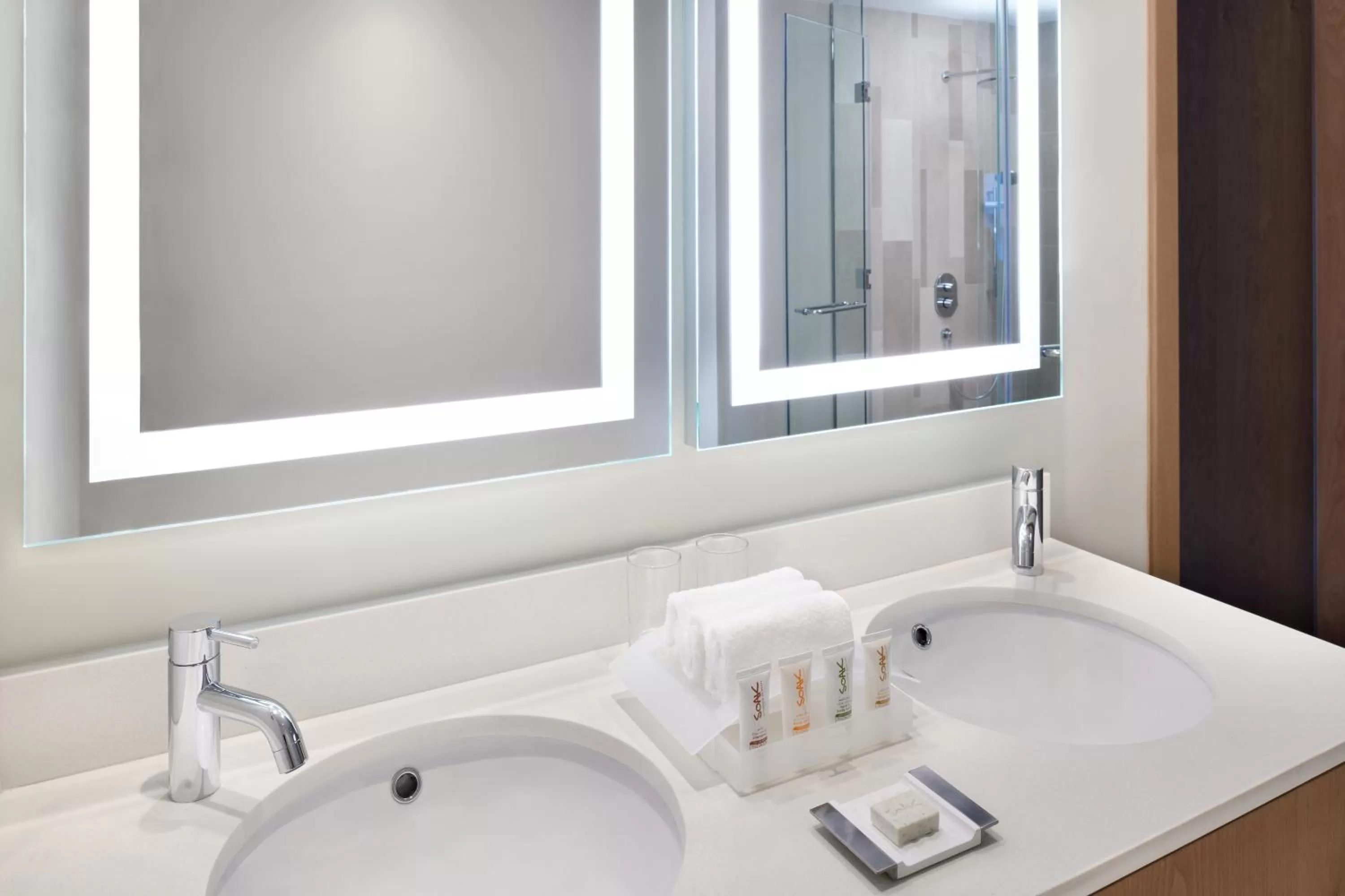 Bathroom in Holiday Inn & Suites - Dubai Festival City by IHG