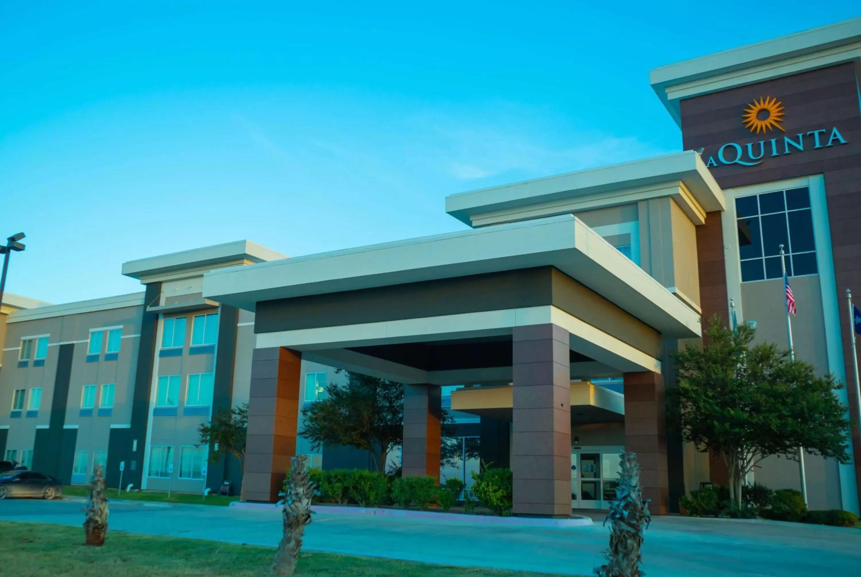 Property building in La Quinta by Wyndham Karnes City - Kenedy