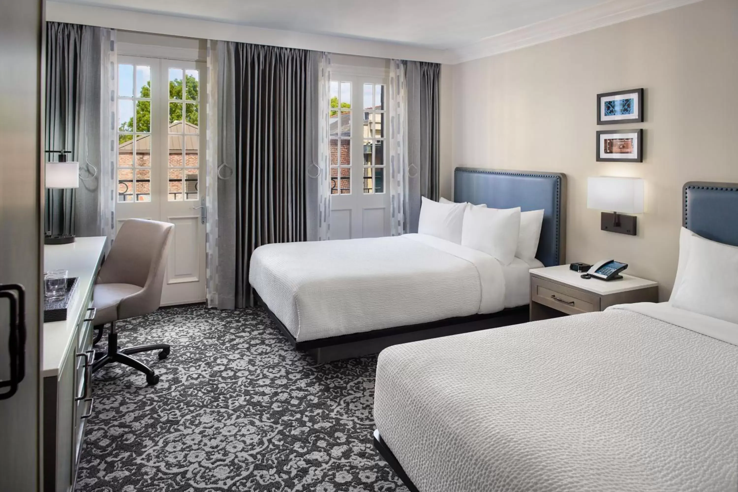 Photo of the whole room, Bed in Four Points by Sheraton French Quarter