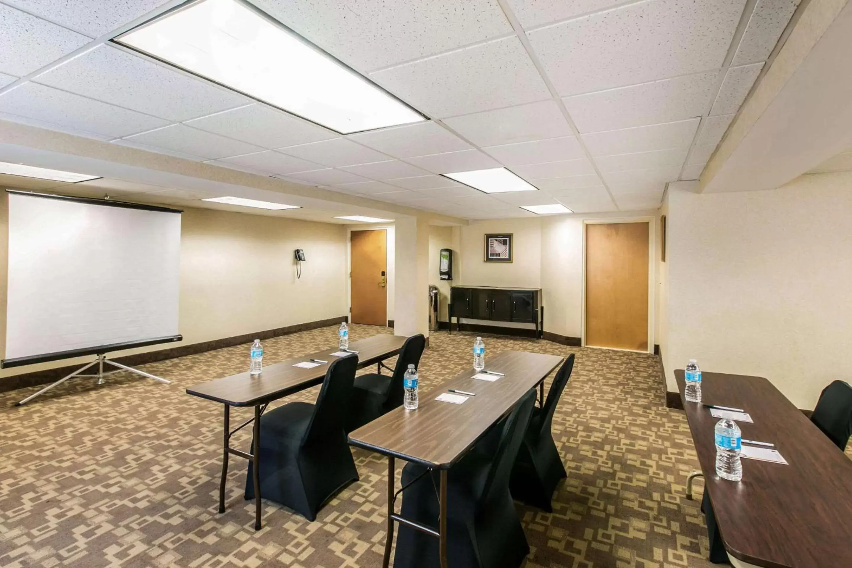 On site, Business Area/Conference Room in Quality Inn Edison-New Brunswick