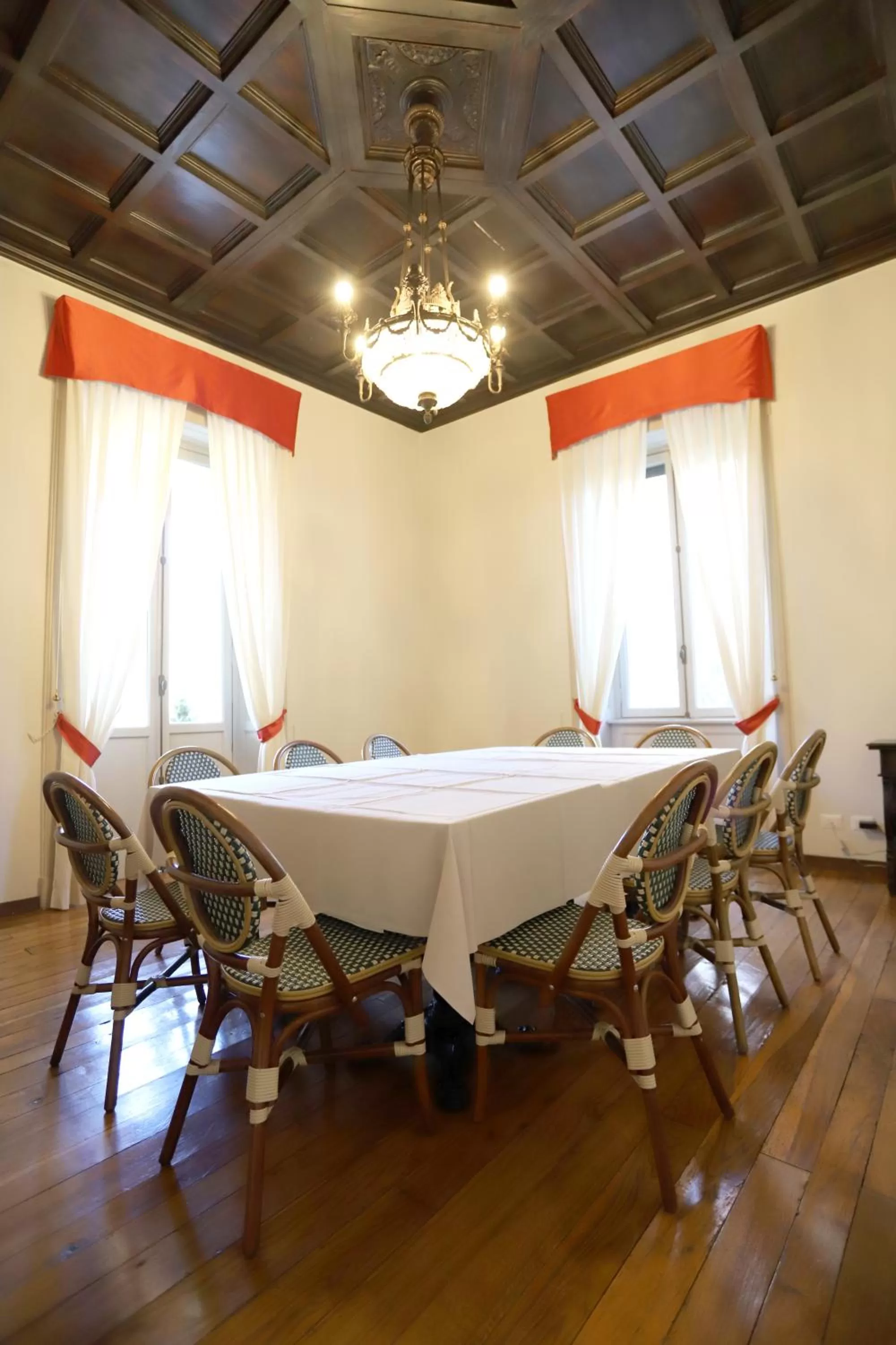 Dining area in La Villa del Lago