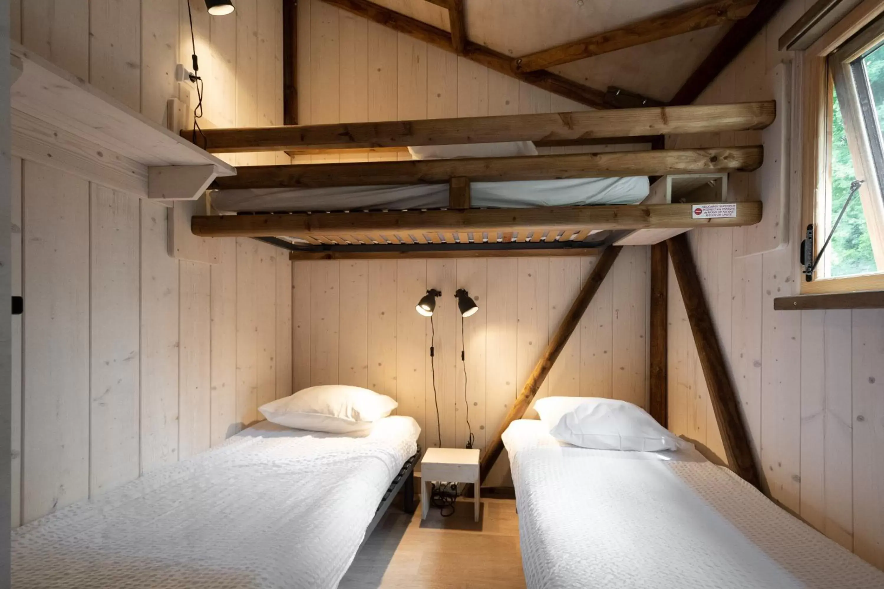 Bed, Bunk Bed in Le Village de la Champagne - Slowmoov