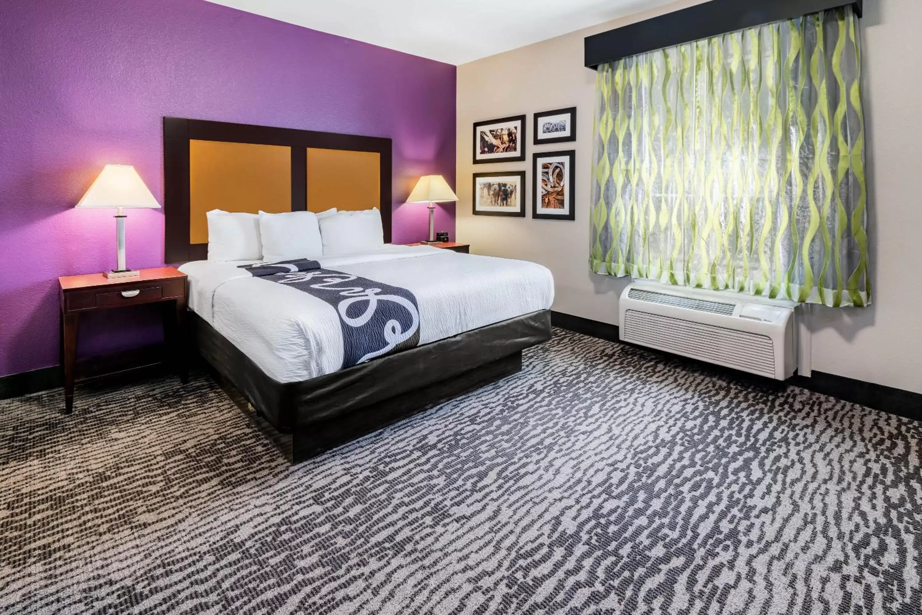 Bed in La Quinta by Wyndham DFW Airport West - Bedford