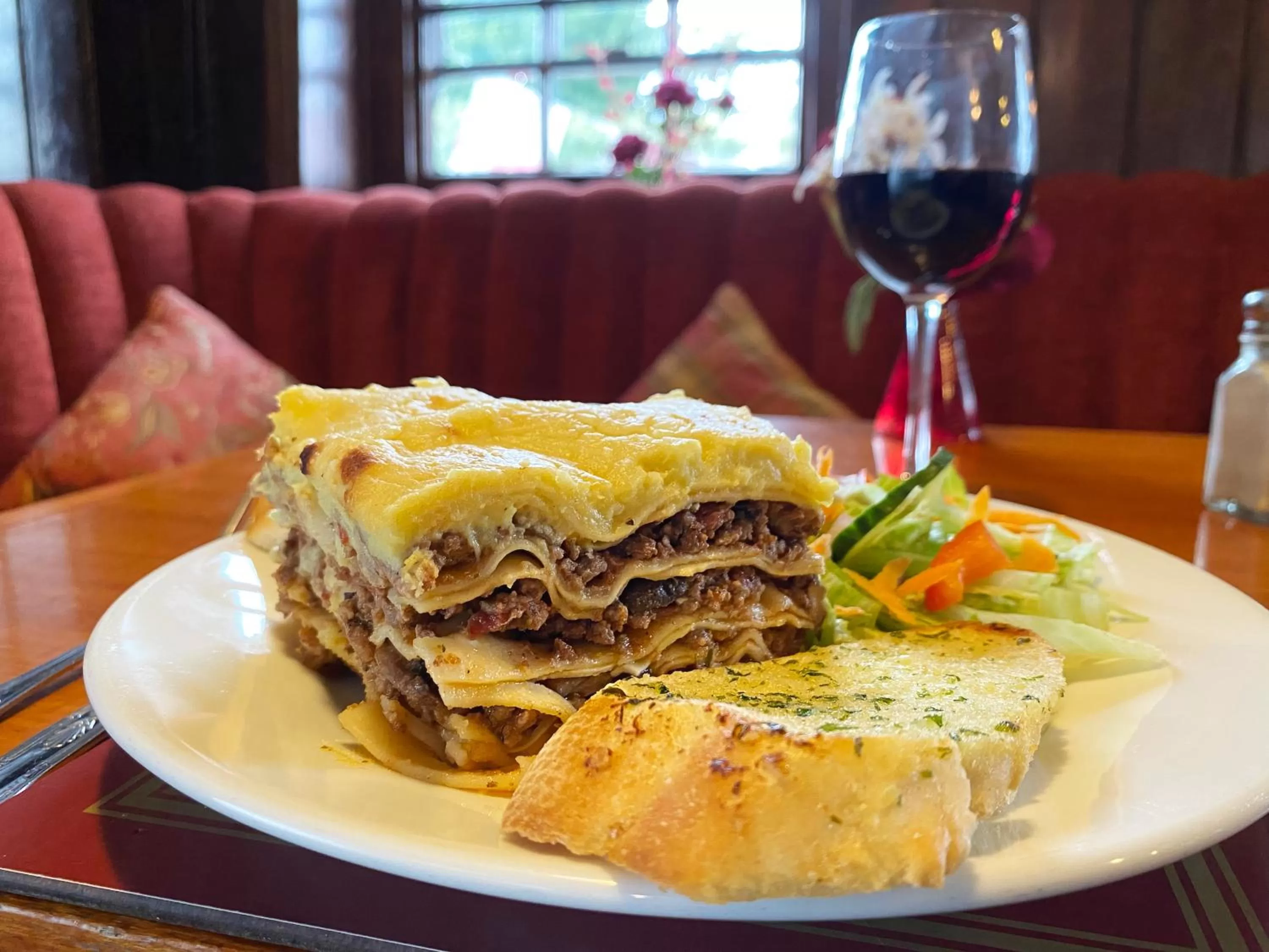 Lounge or bar in The Five Bells, Eastry