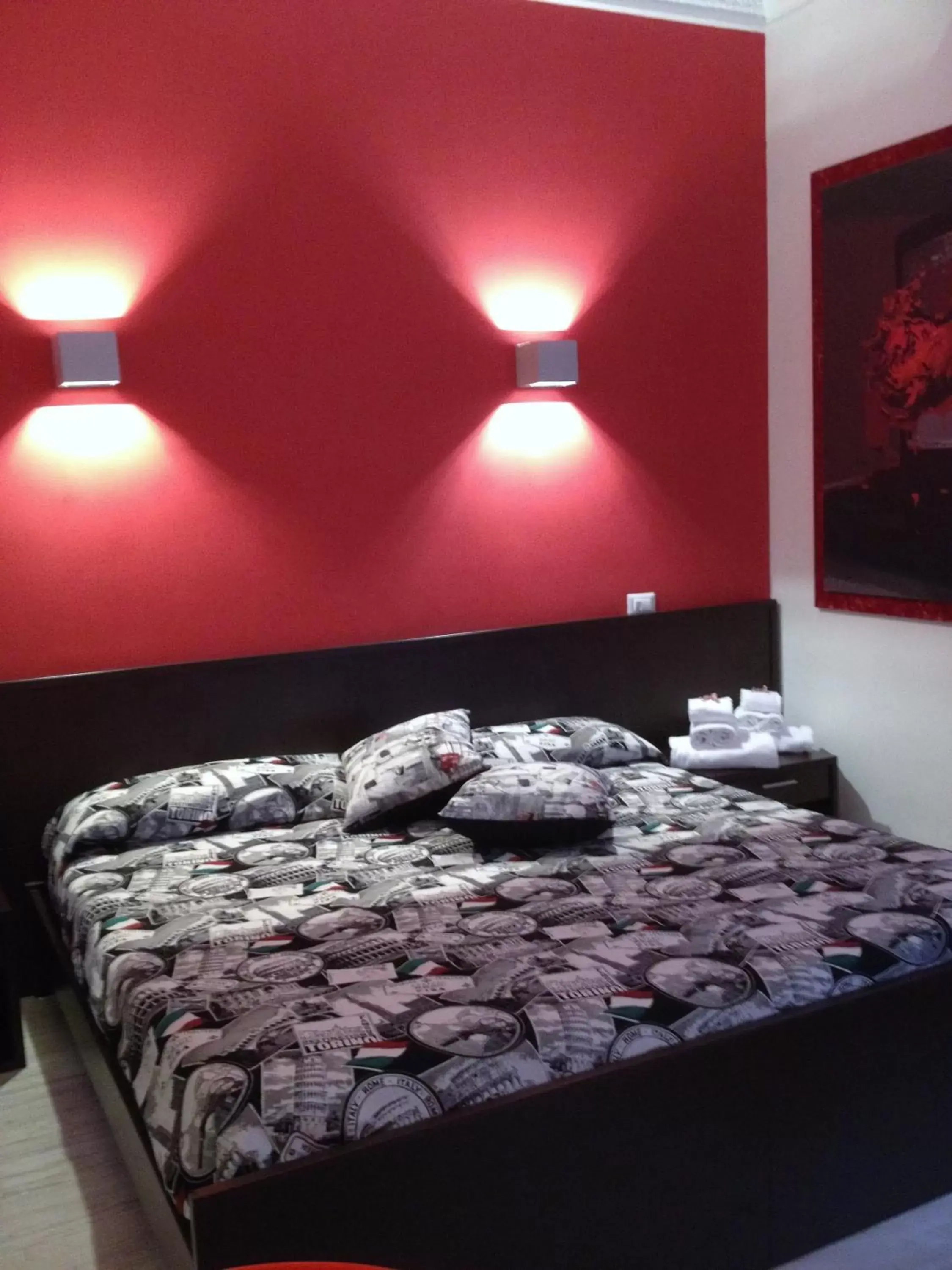 Photo of the whole room, Bed in Chroma Italy - Chroma Tessera