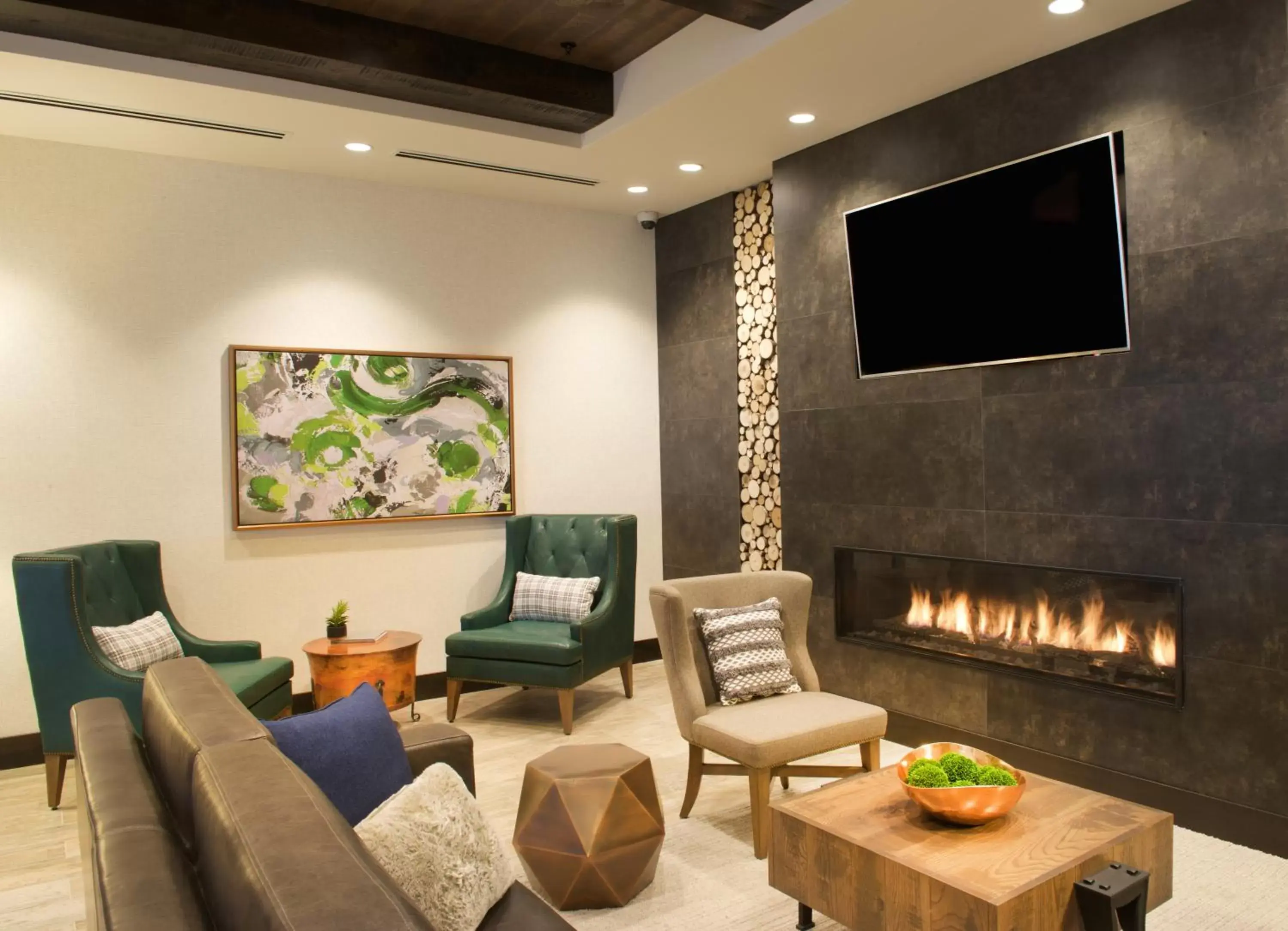 flat iron, Seating Area in SpringHill Suites by Marriott Bend