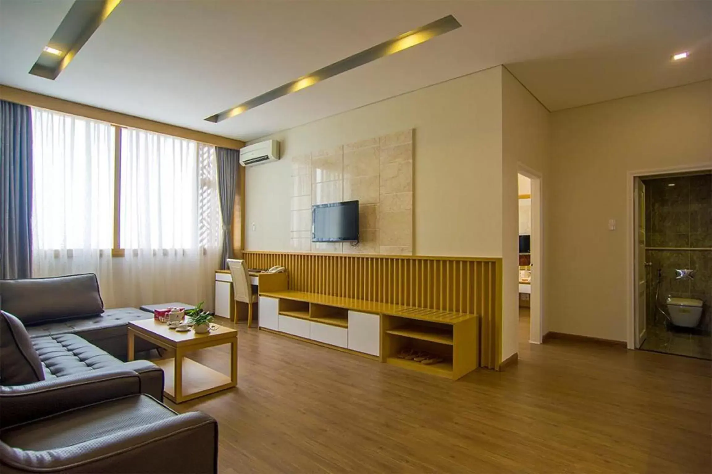 Day, TV/Entertainment Center in Sammy Hotel