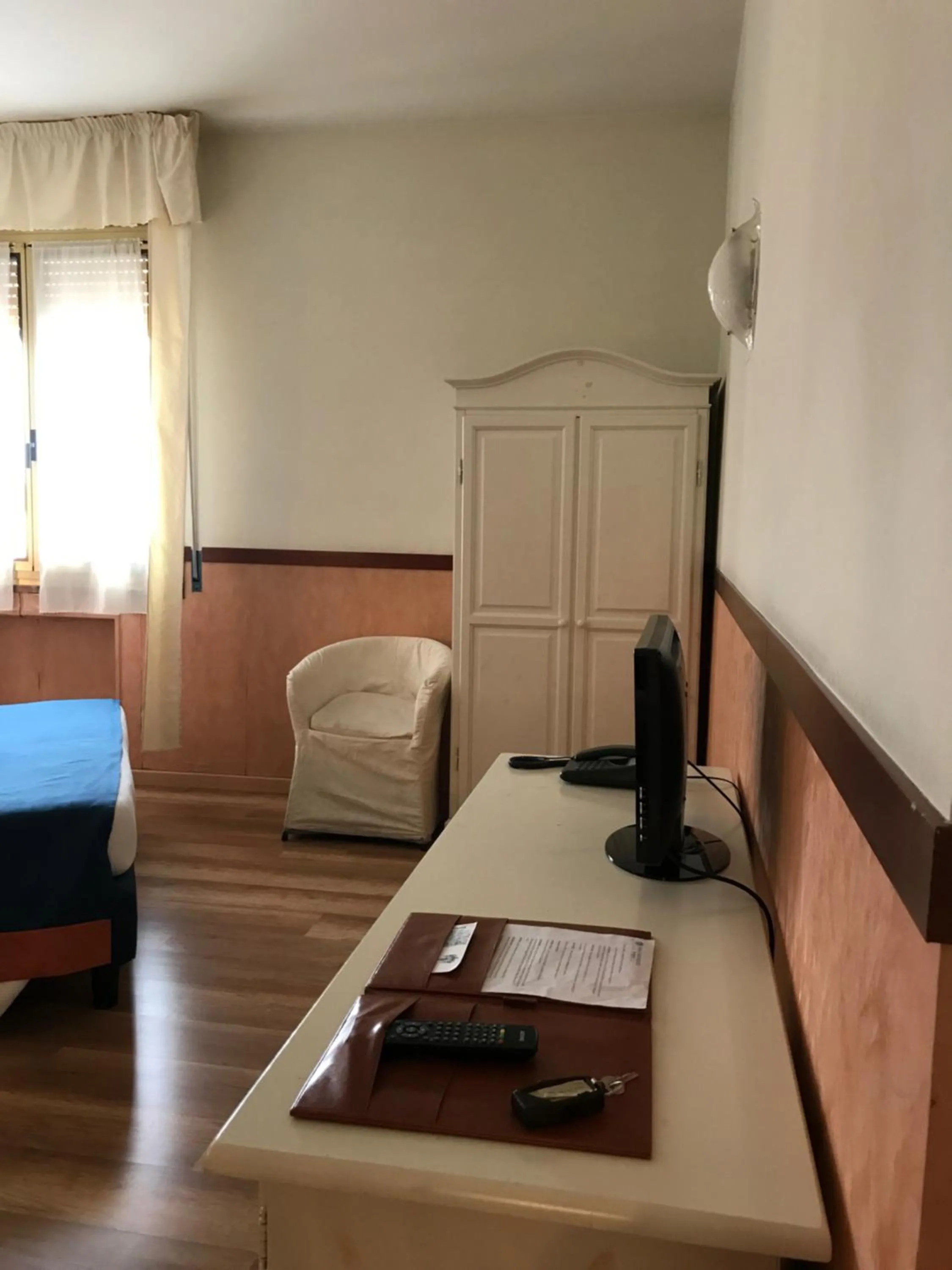 Photo of the whole room, Bed in Hotel San Felice