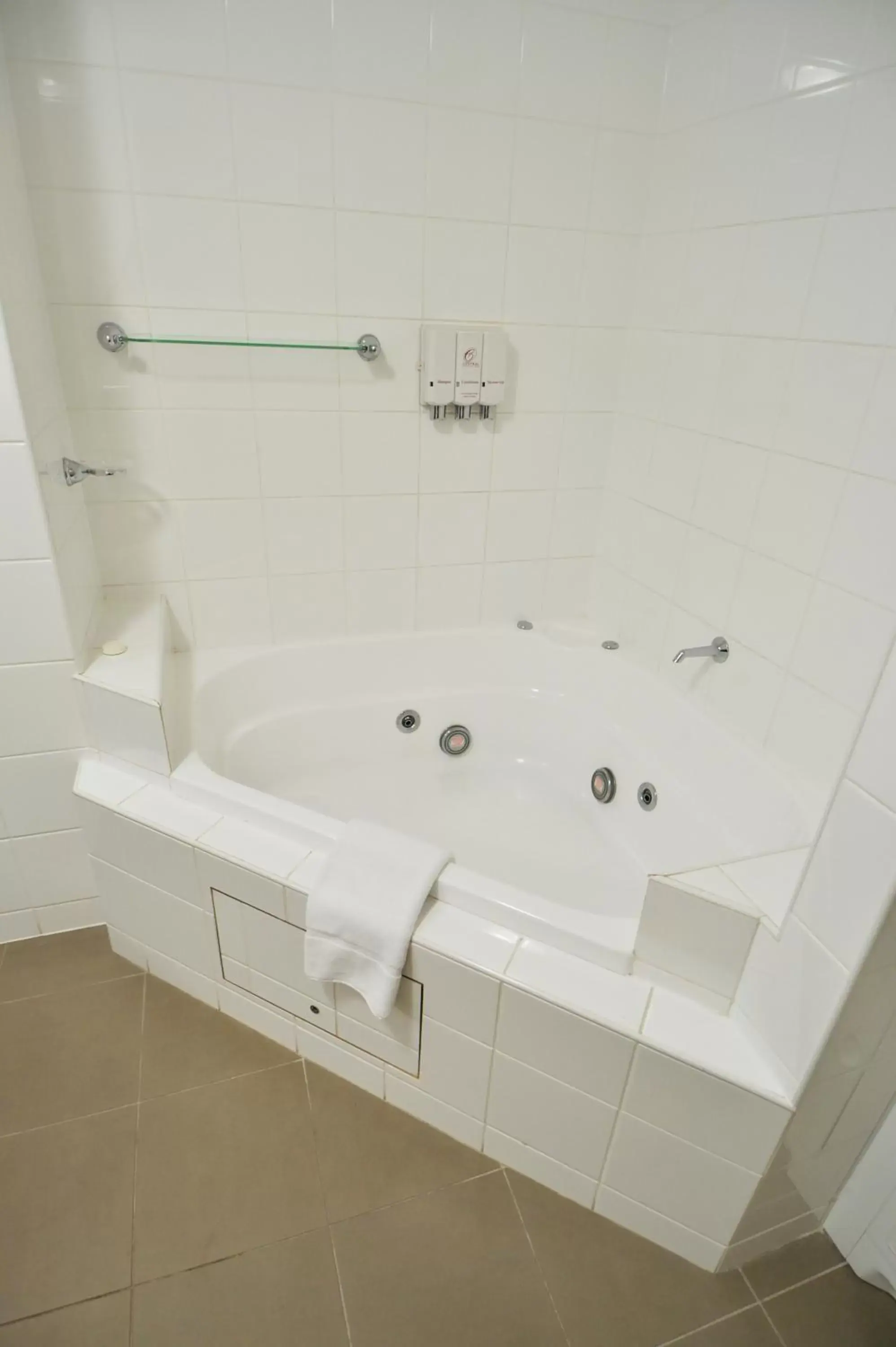 Bathroom in Gladstone City Central Apartment Hotel