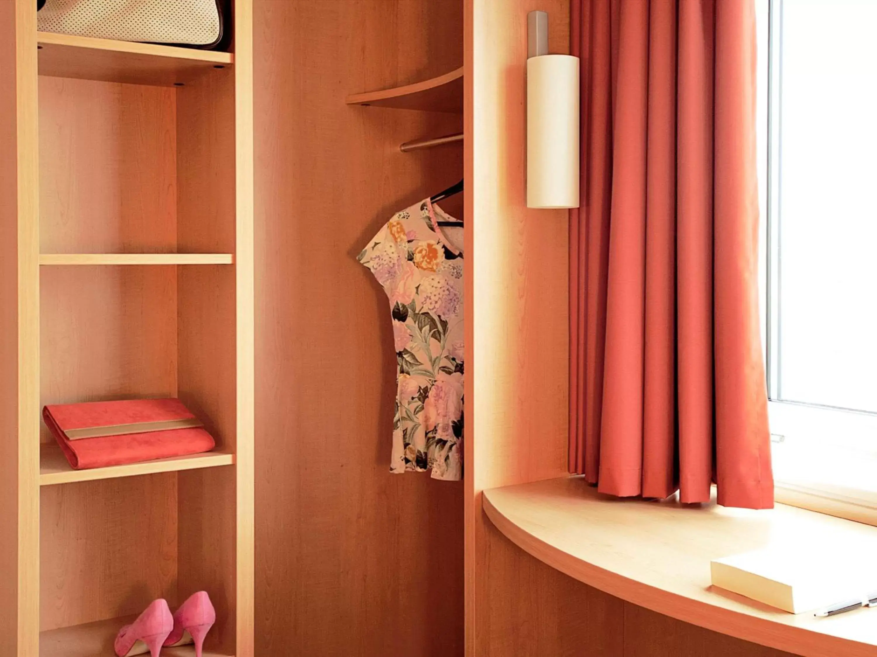 Photo of the whole room in ibis Liège Seraing Photo of the whole room in ibis Liège Seraing