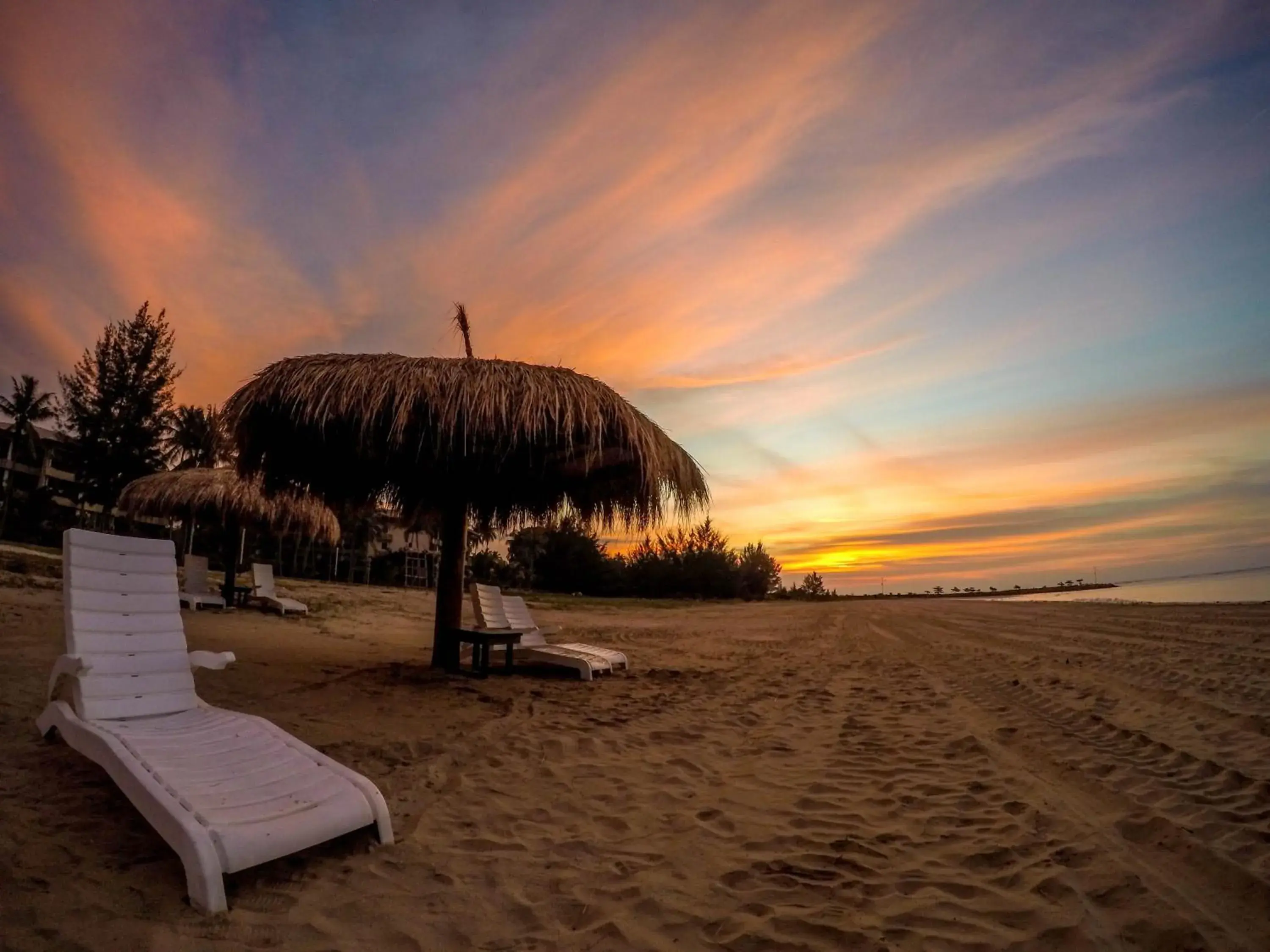 Beach, Sunrise/Sunset in Palm Beach Resort & Spa