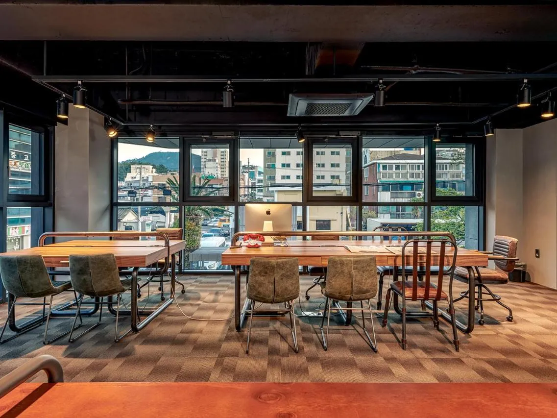 Business facilities in Hotel Alice and Trunk