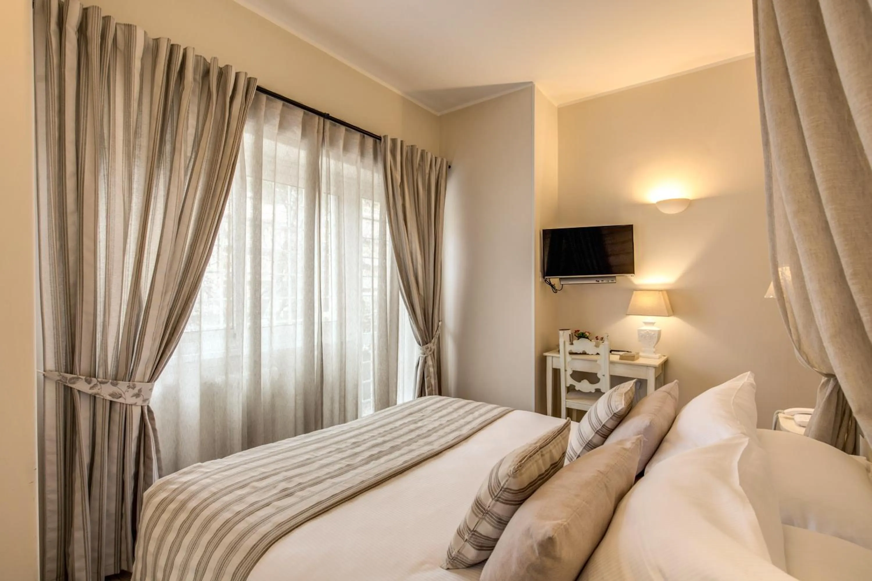 Photo of the whole room, Bed in Casa Tua Vaticano Guest House