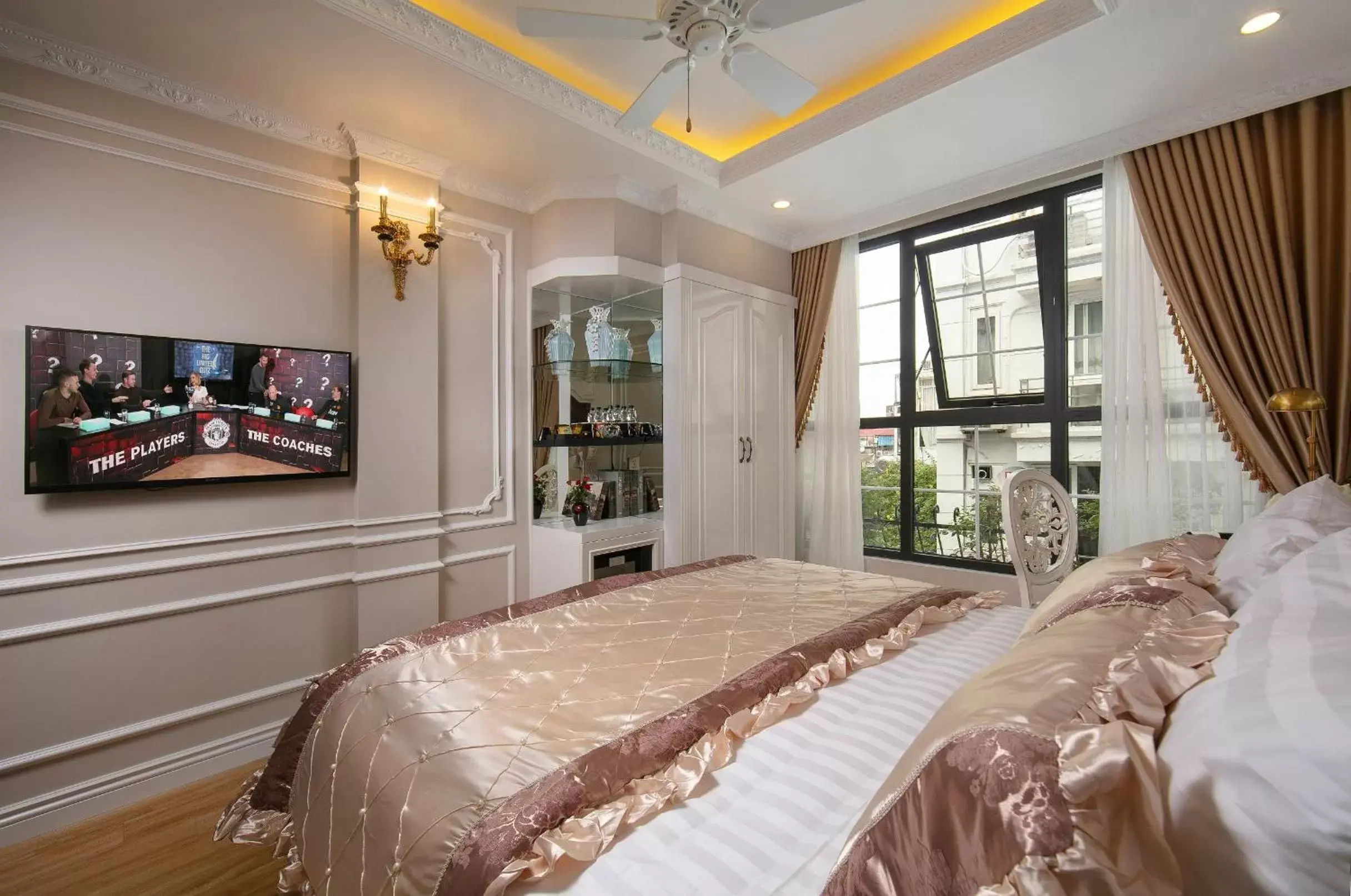 City view, Bed in Royal Holiday Hanoi Hotel City view, Bed in Royal Holiday Hanoi Hotel