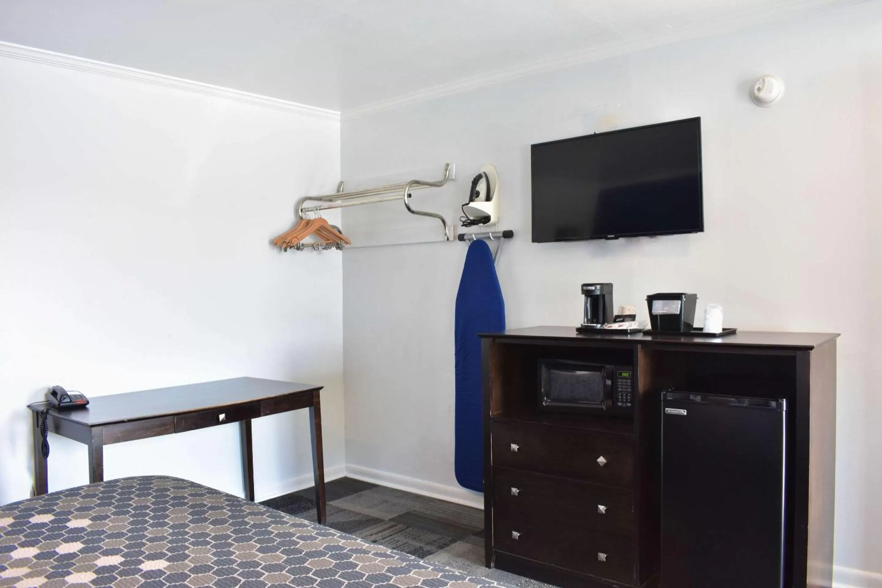 Bedroom in Rodeway Inn Swainsboro