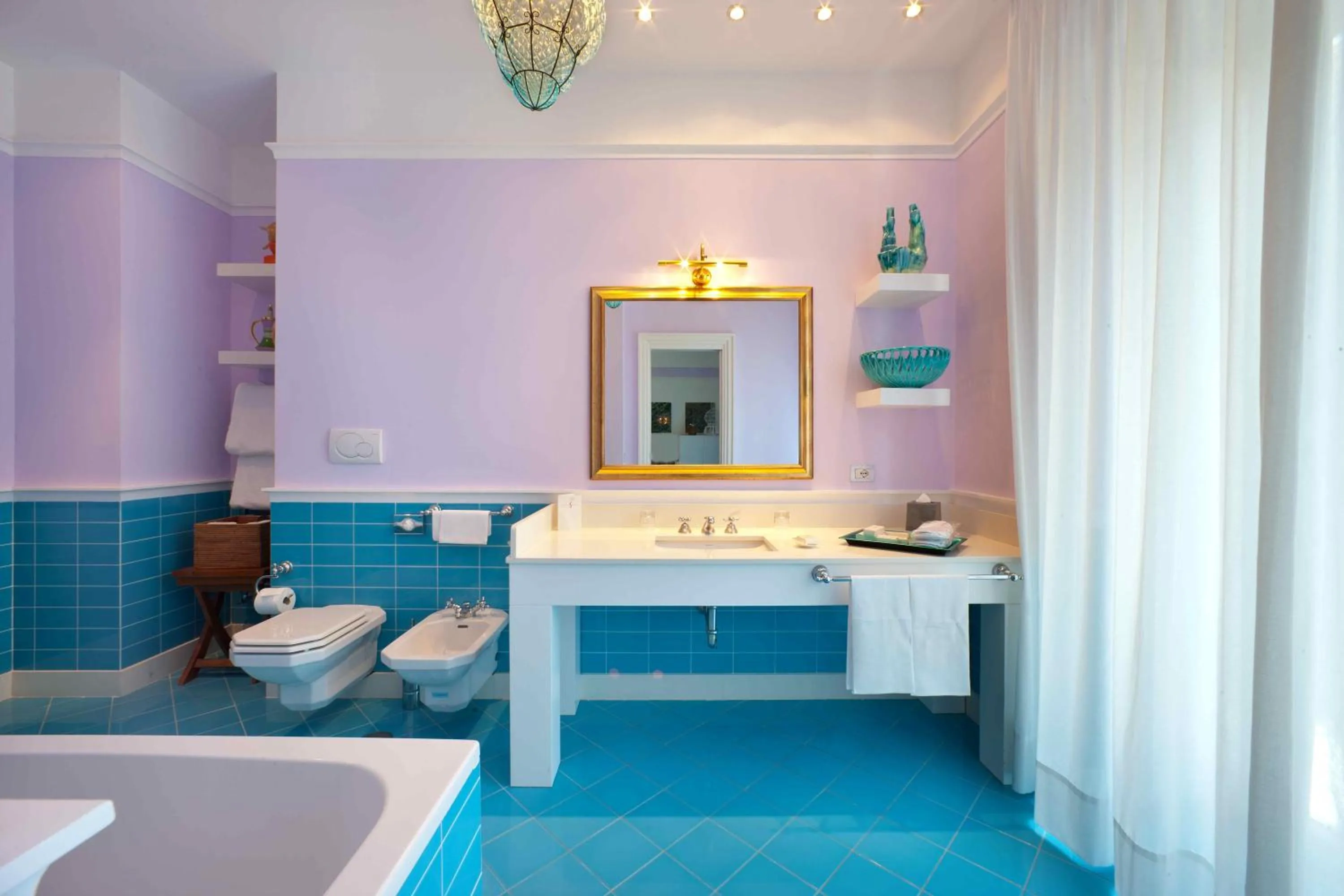 Bathroom in Bellevue Syrene