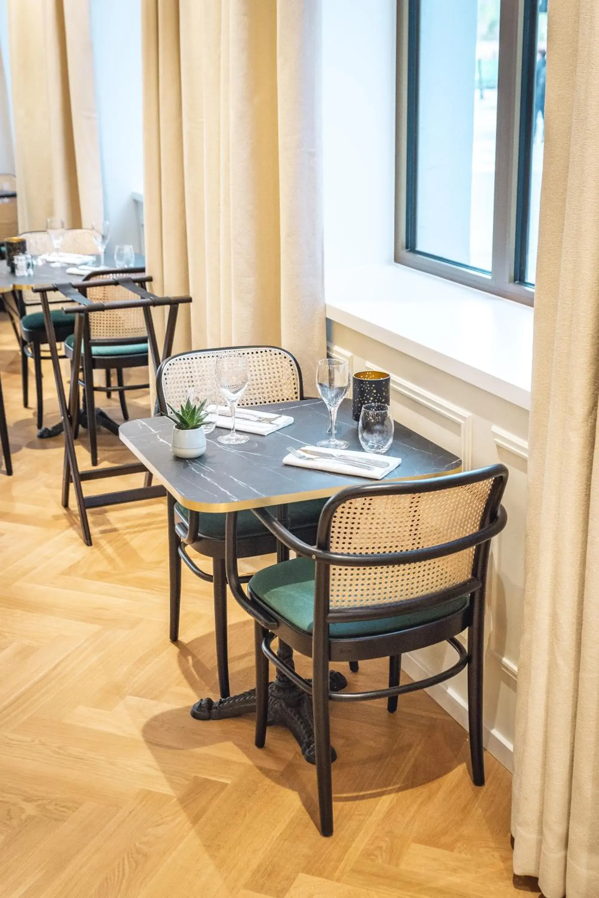 Restaurant/places to eat, Dining Area in Hotel des Vosges BW Premier Collection