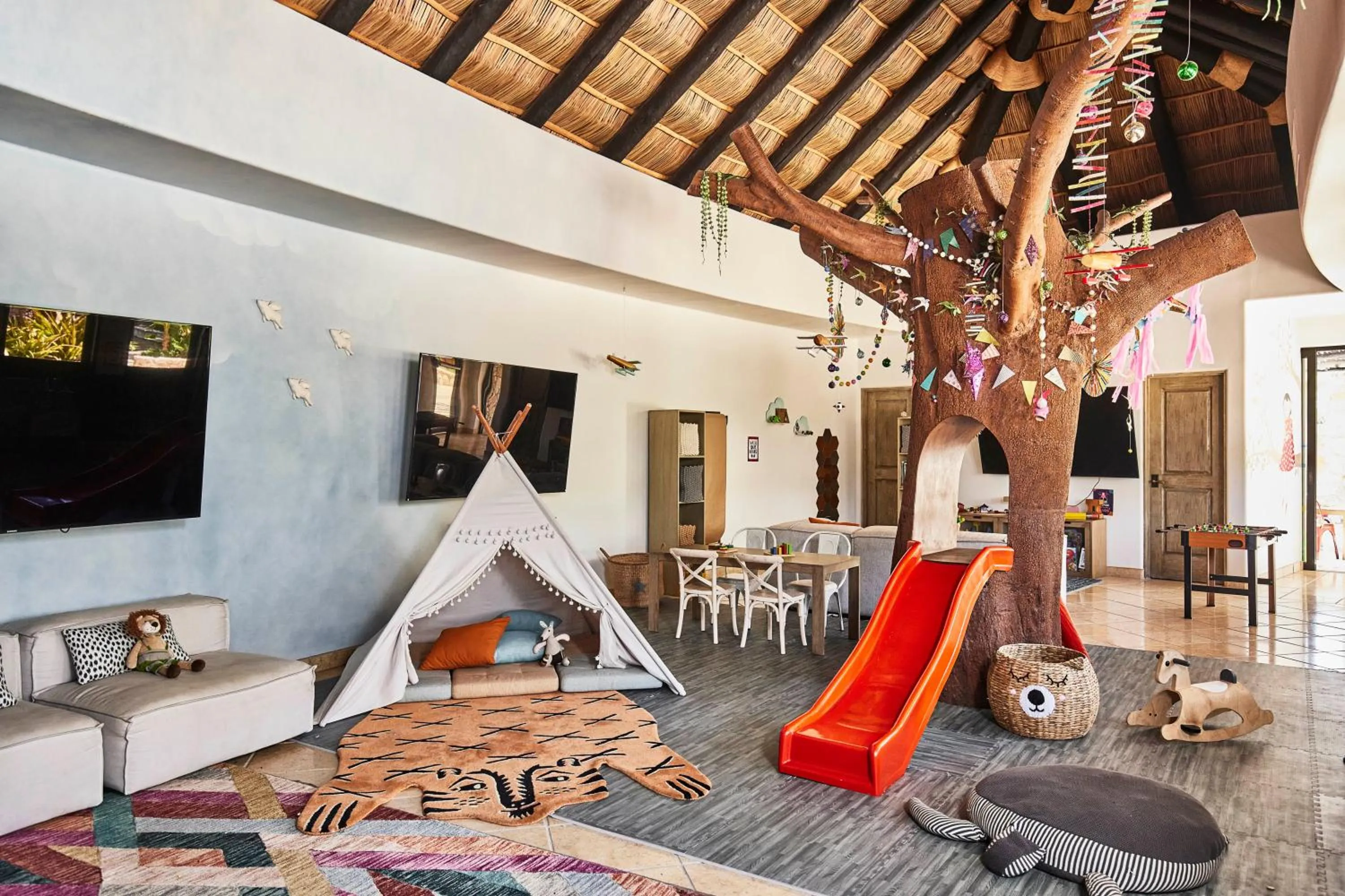 Kids's club in Esperanza, Auberge Collection