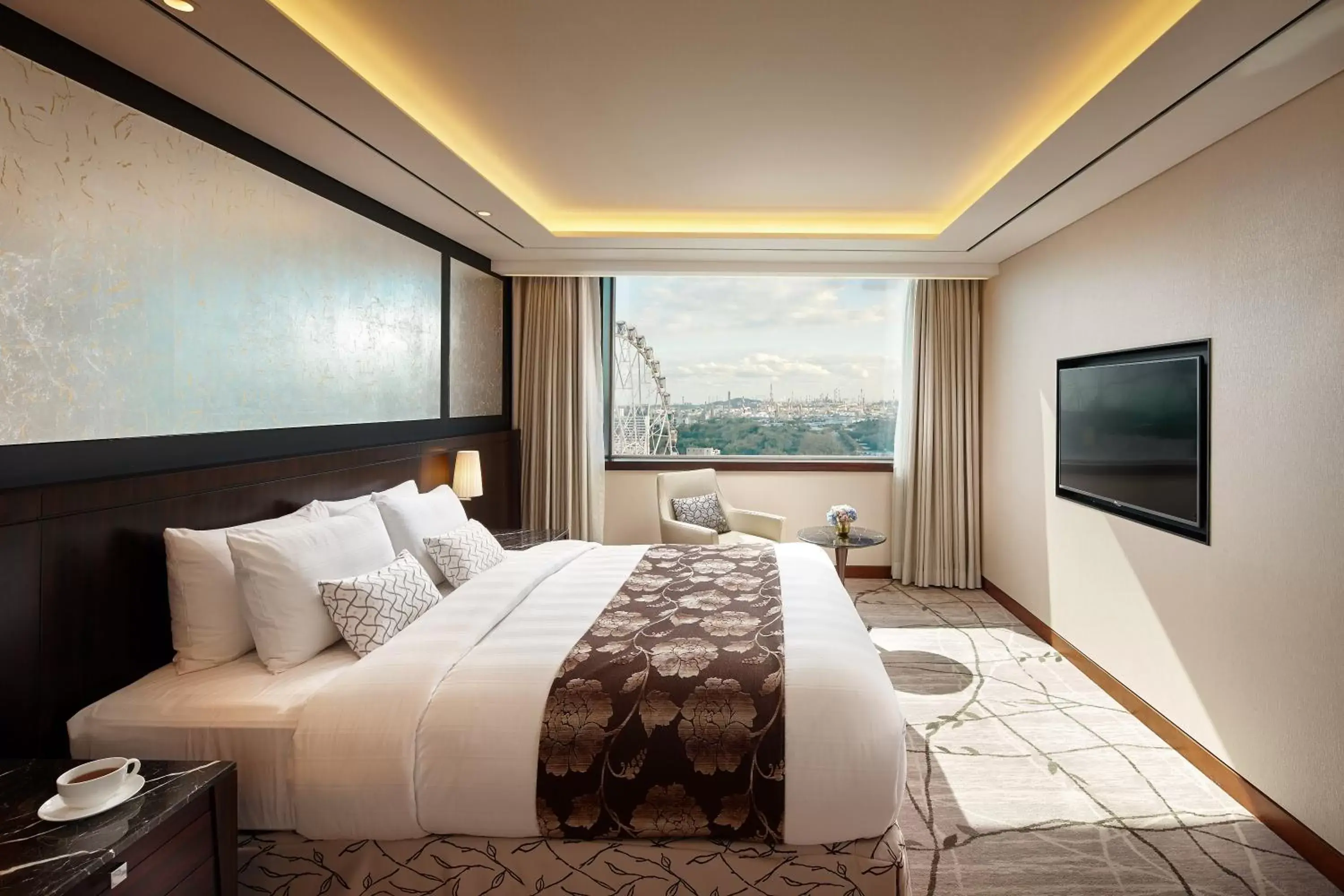 Photo of the whole room, Bed in Lotte Hotel Ulsan