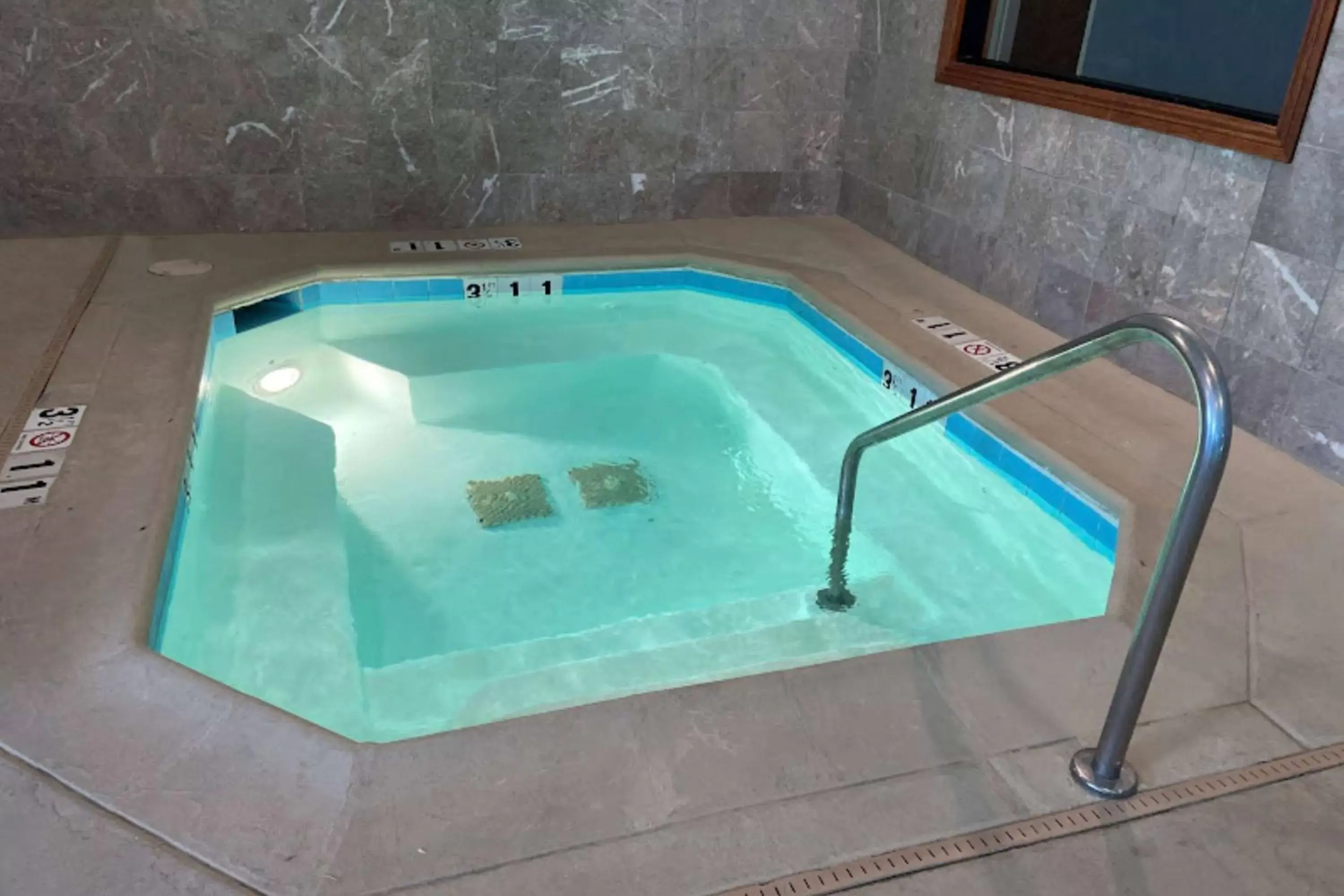 Hot Tub, Swimming Pool in Wingate by Wyndham Eagle Vail Valley
