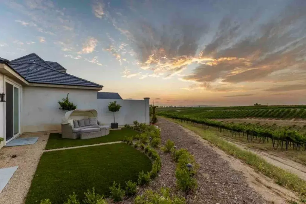 Property building in Domaine Chardonnay