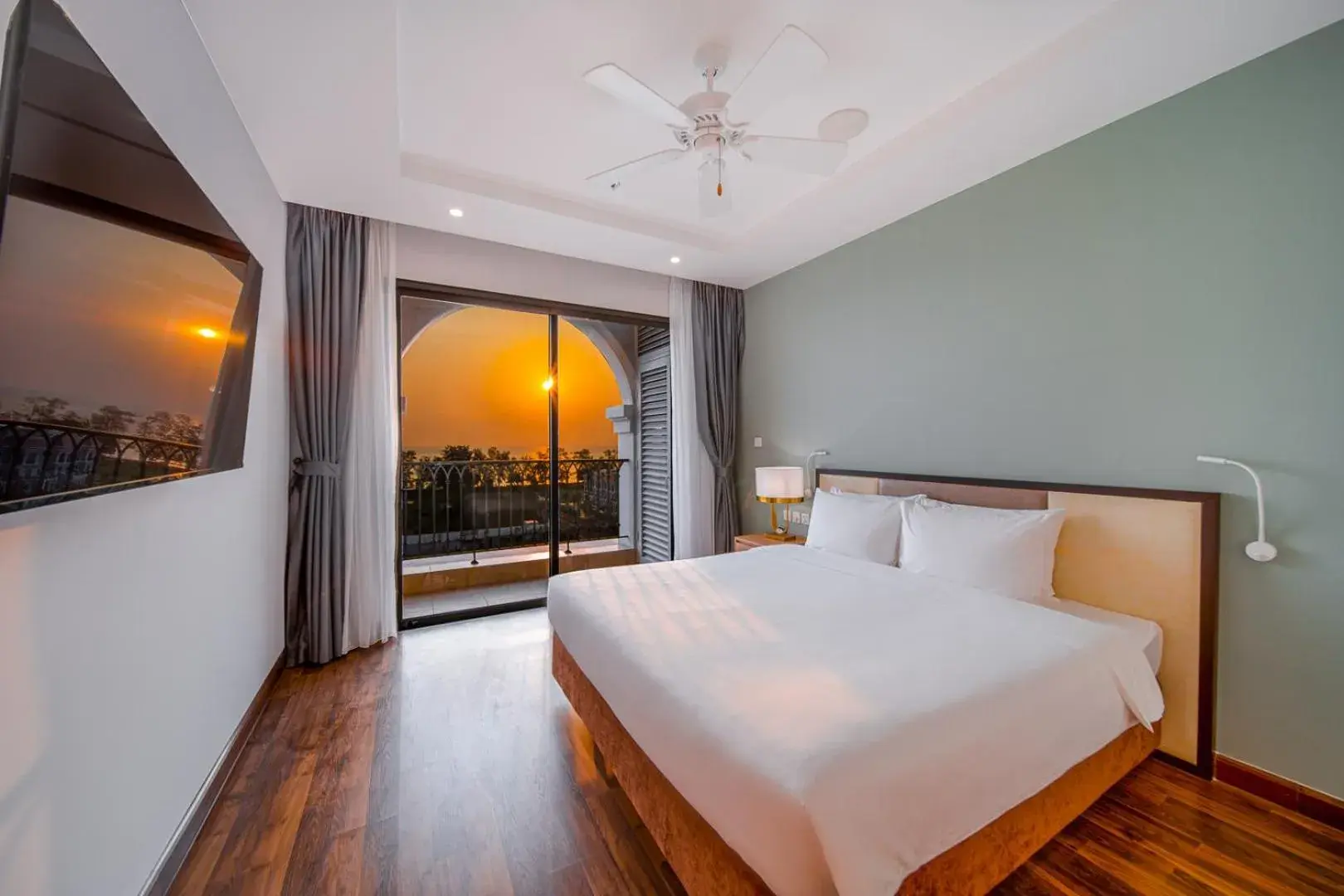 Bed in Wyndham Garden Grandworld Phu Quoc