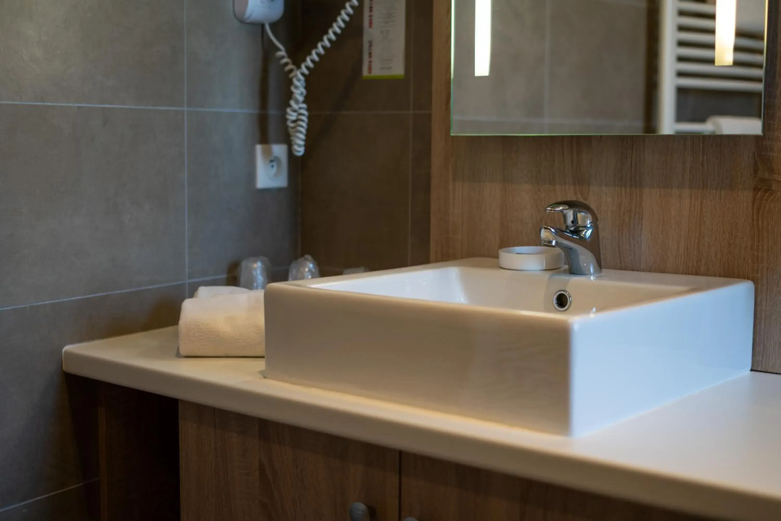 Bathroom in Hotel l'Aragon