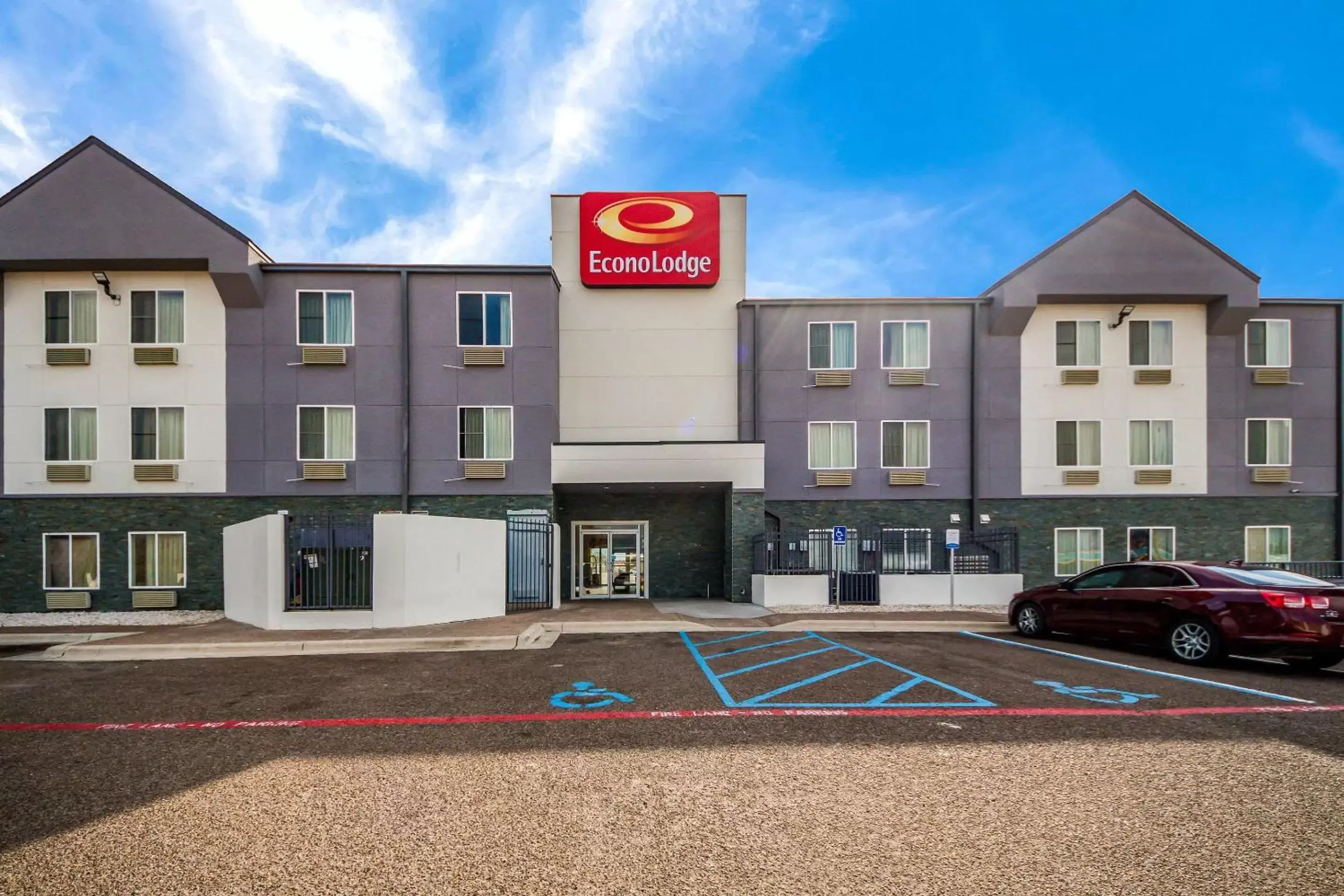 Property building in Econo Lodge