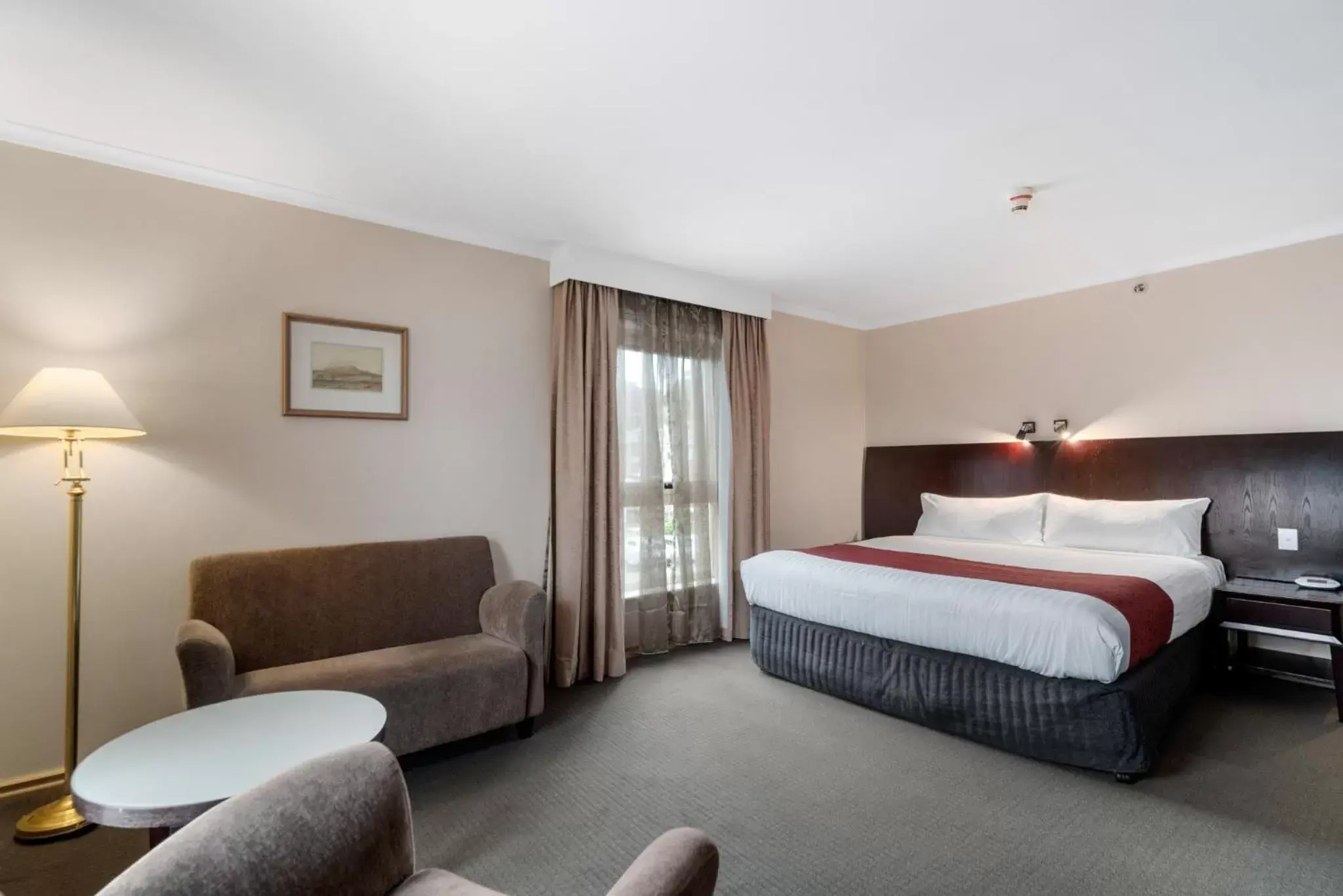 Deluxe King Room in Hotel Grand Chancellor Launceston