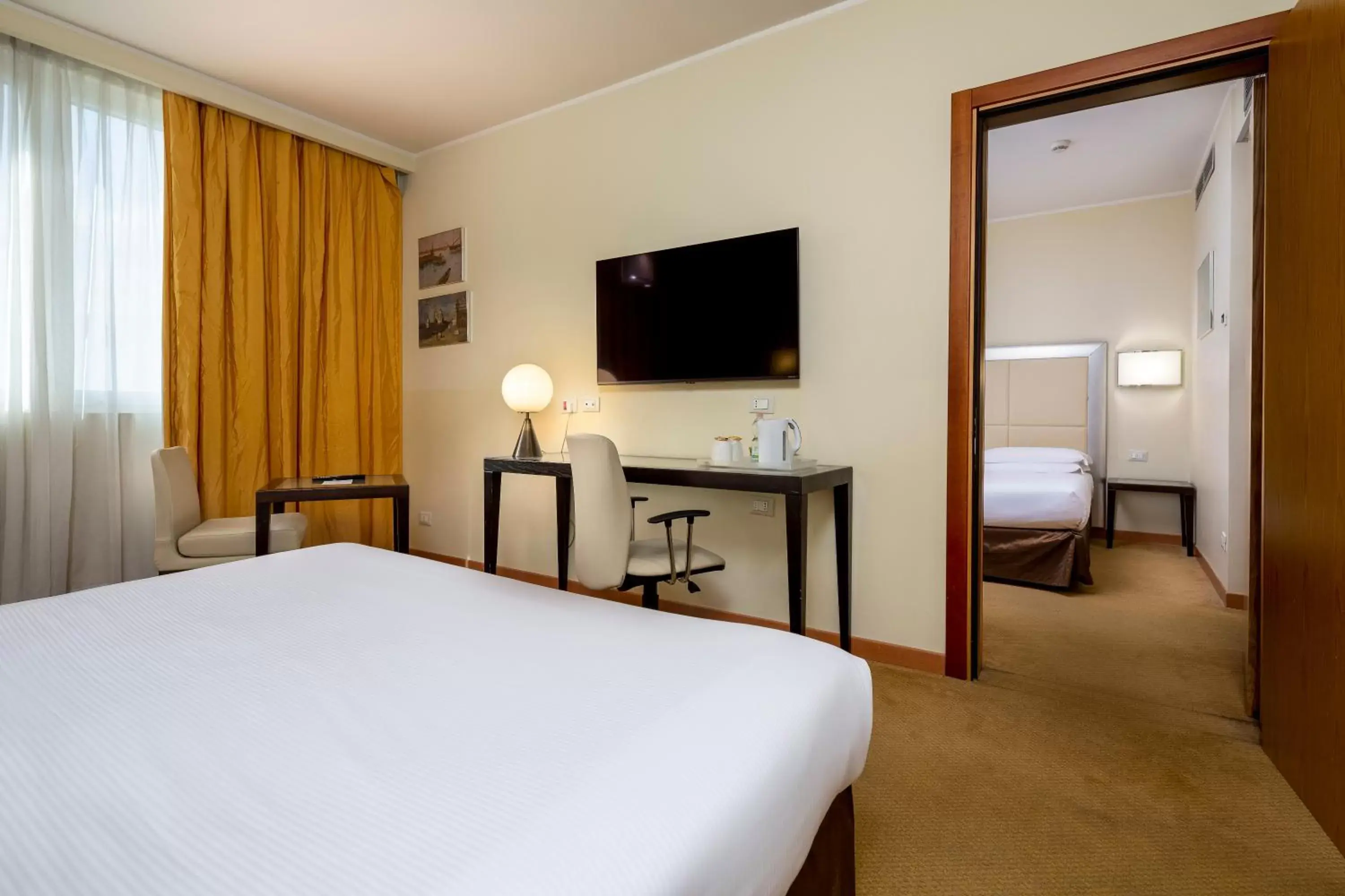 Bedroom, Bed in Crowne Plaza Padova, an IHG Hotel