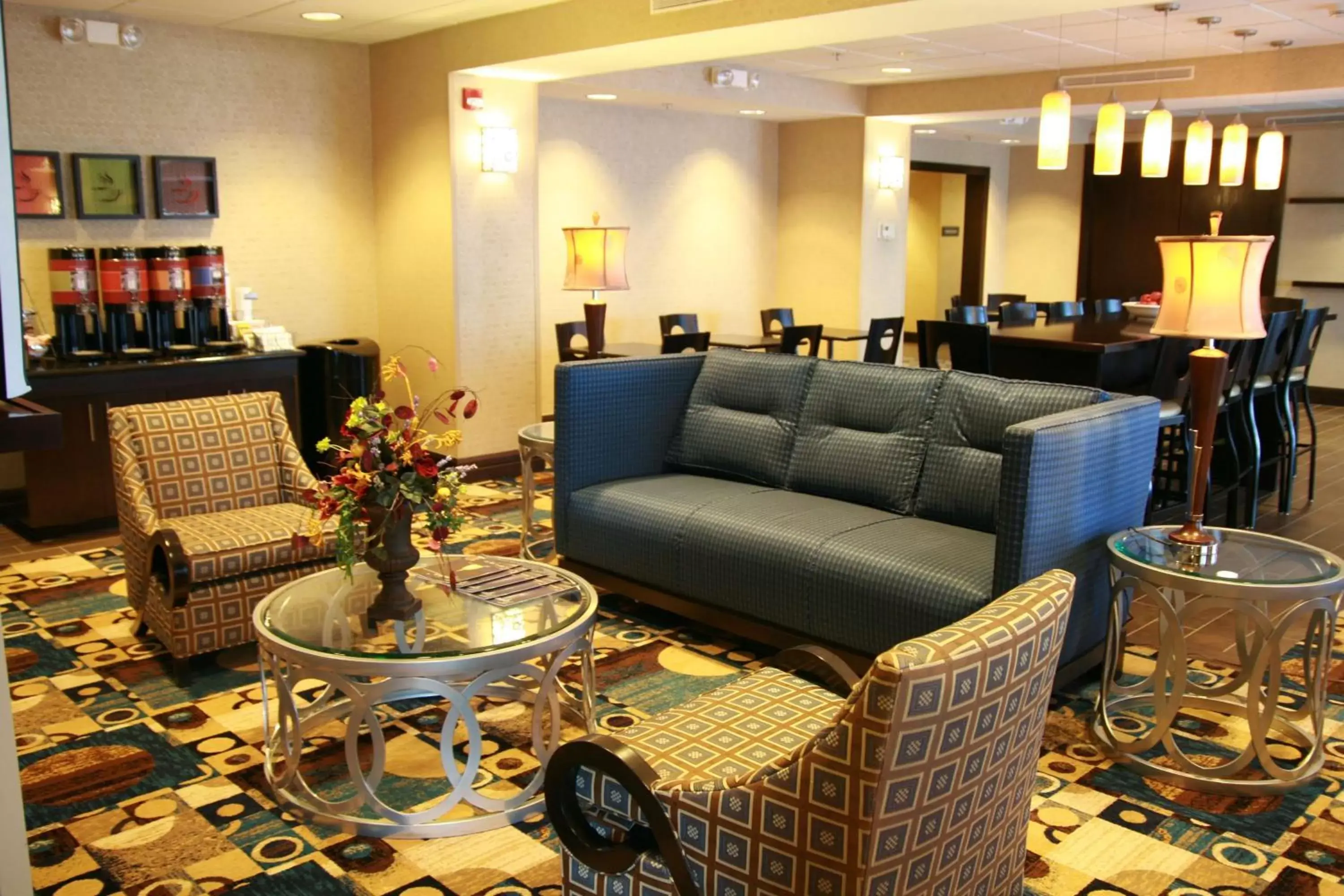 Lobby or reception, Restaurant/Places to Eat in Hampton Inn Topeka