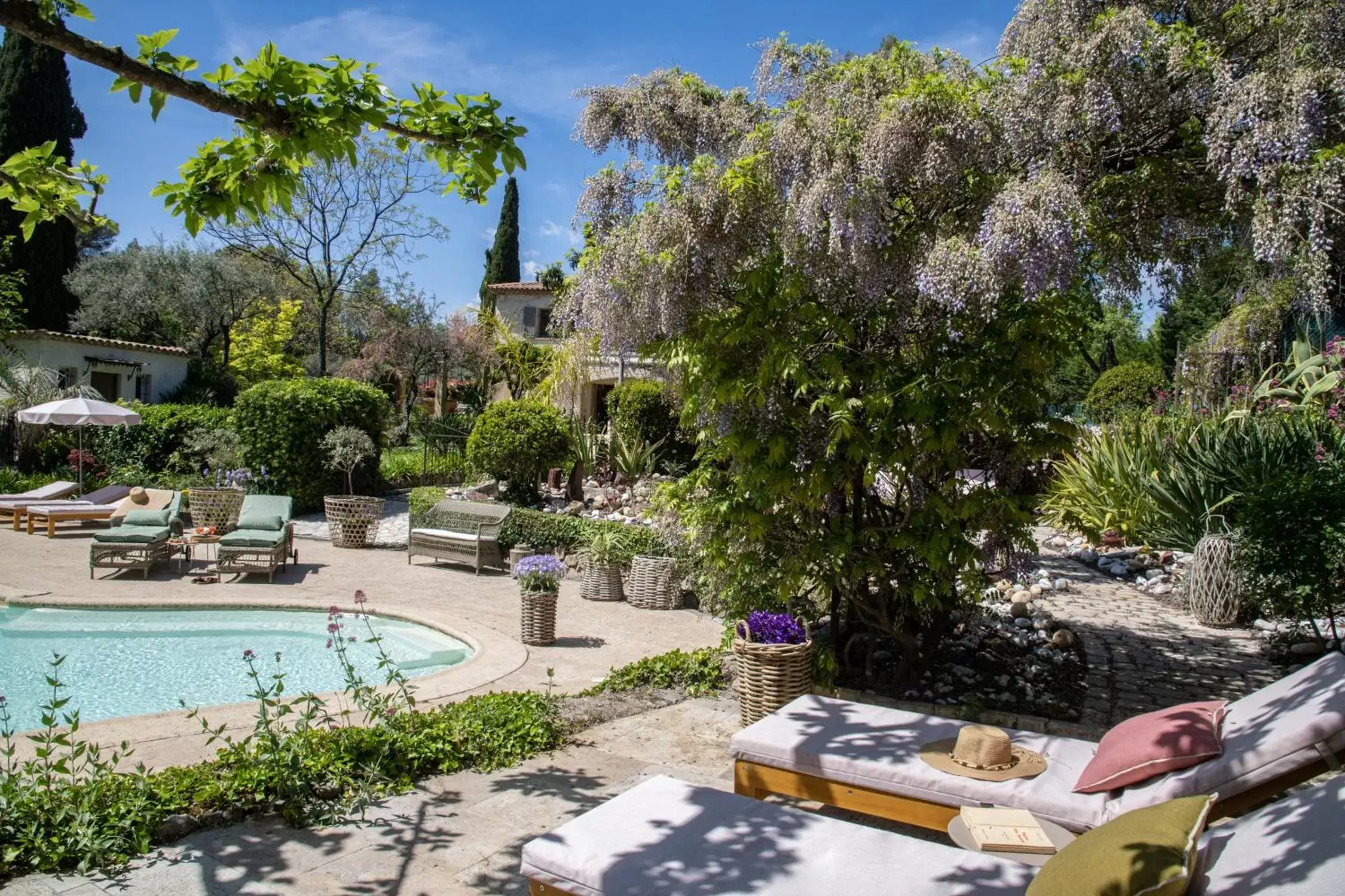 Garden, Swimming Pool in Hotel Les Messugues