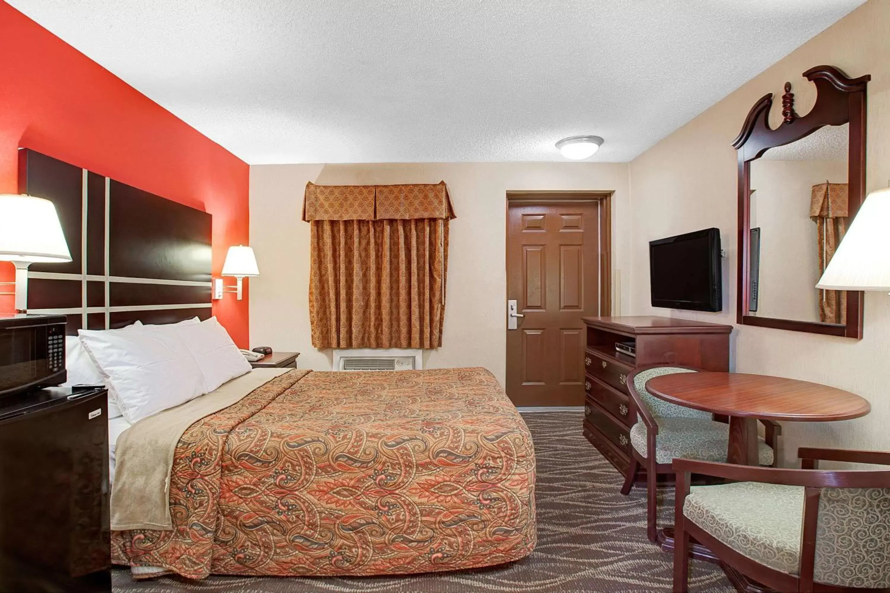 Photo of the whole room, Bed in Days Inn by Wyndham Ridgefield NJ Photo of the whole room, Bed in Days Inn by Wyndham Ridgefield NJ